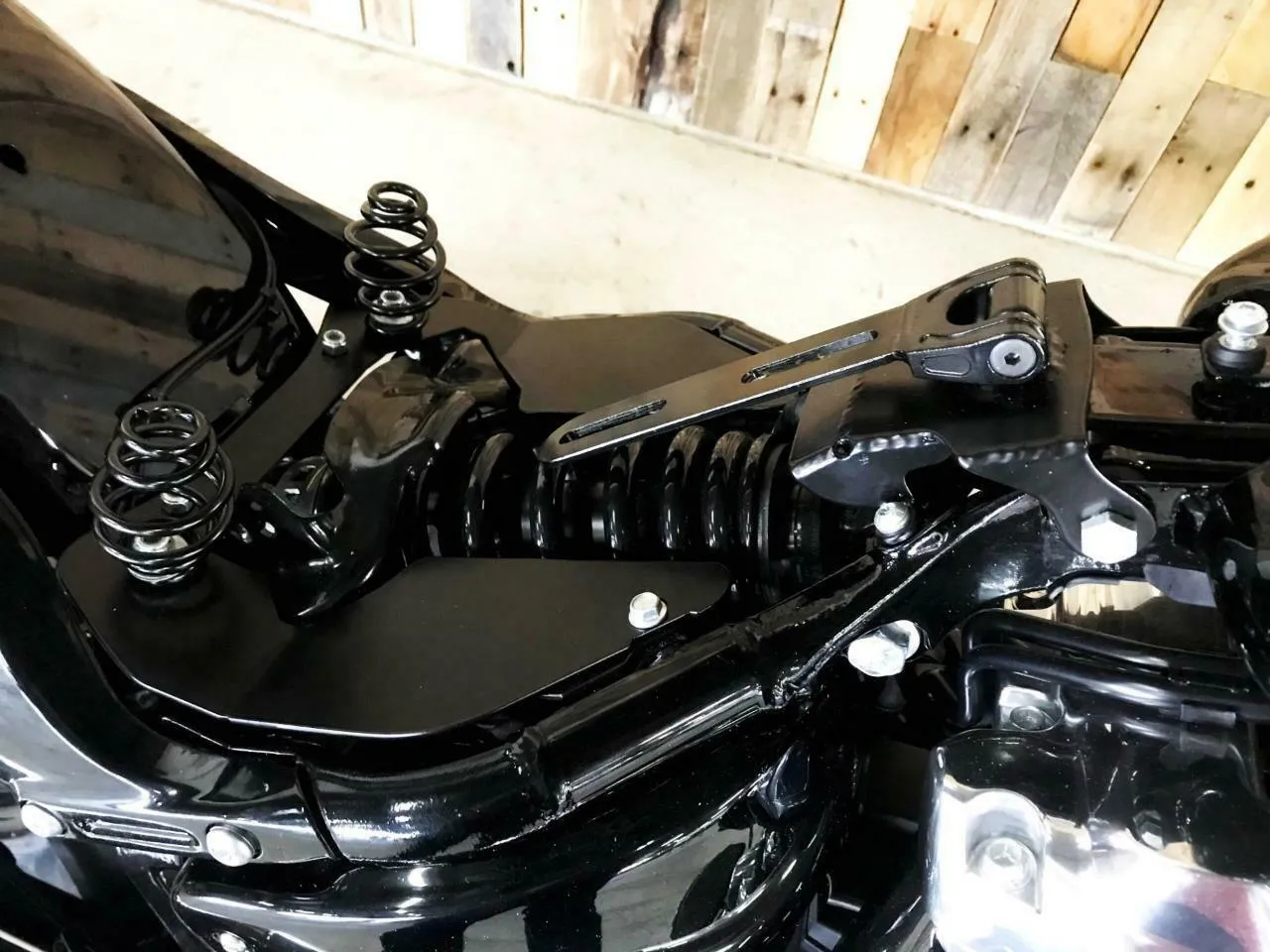 2018-2025 Harley Softail 11x16 Ant Tool Spring Seat Pad Conversion Mounting Kit b