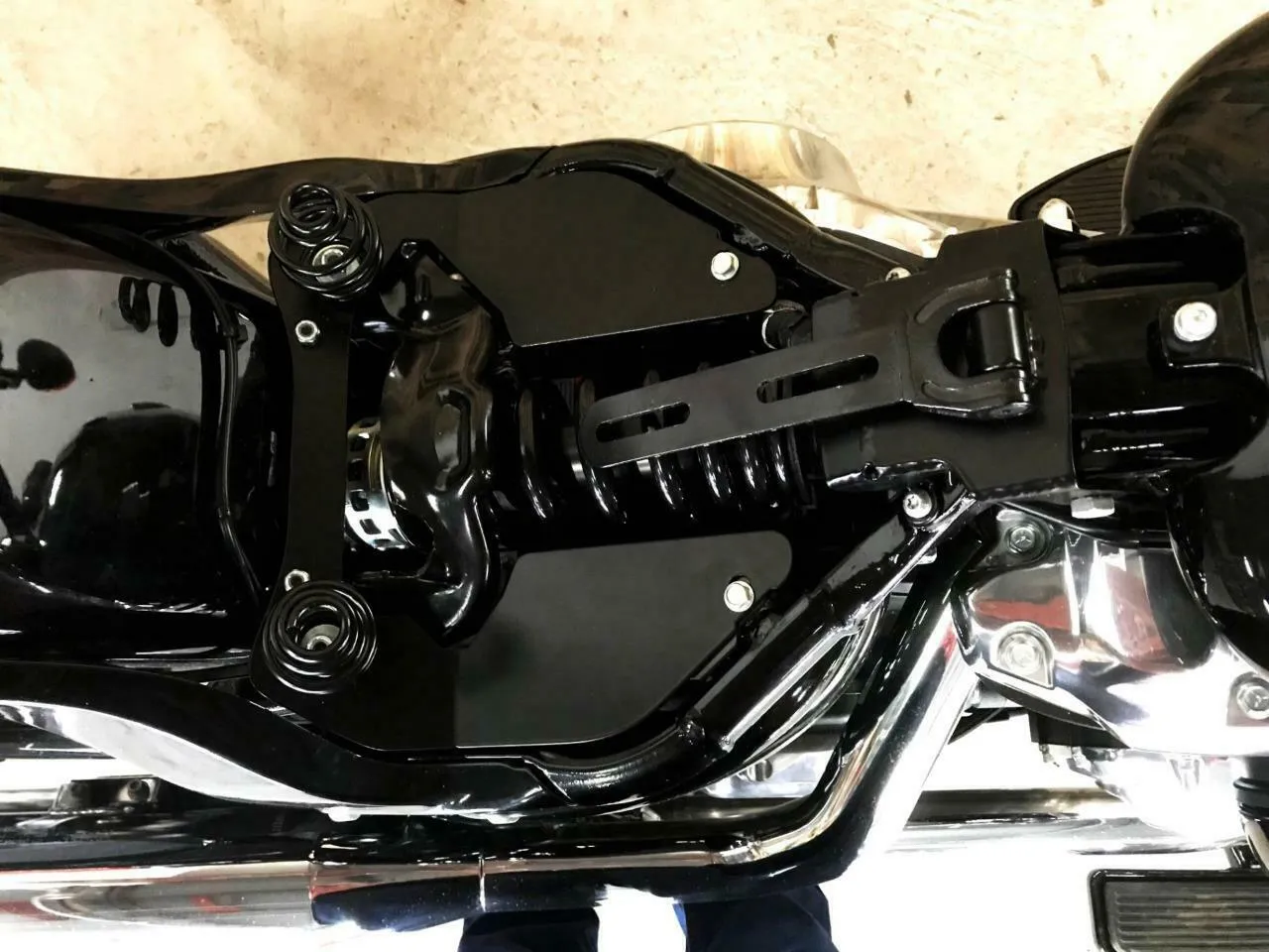 2018-2025 Harley Softail 11x16 Ant Tool Spring Seat Pad Conversion Mounting Kit b