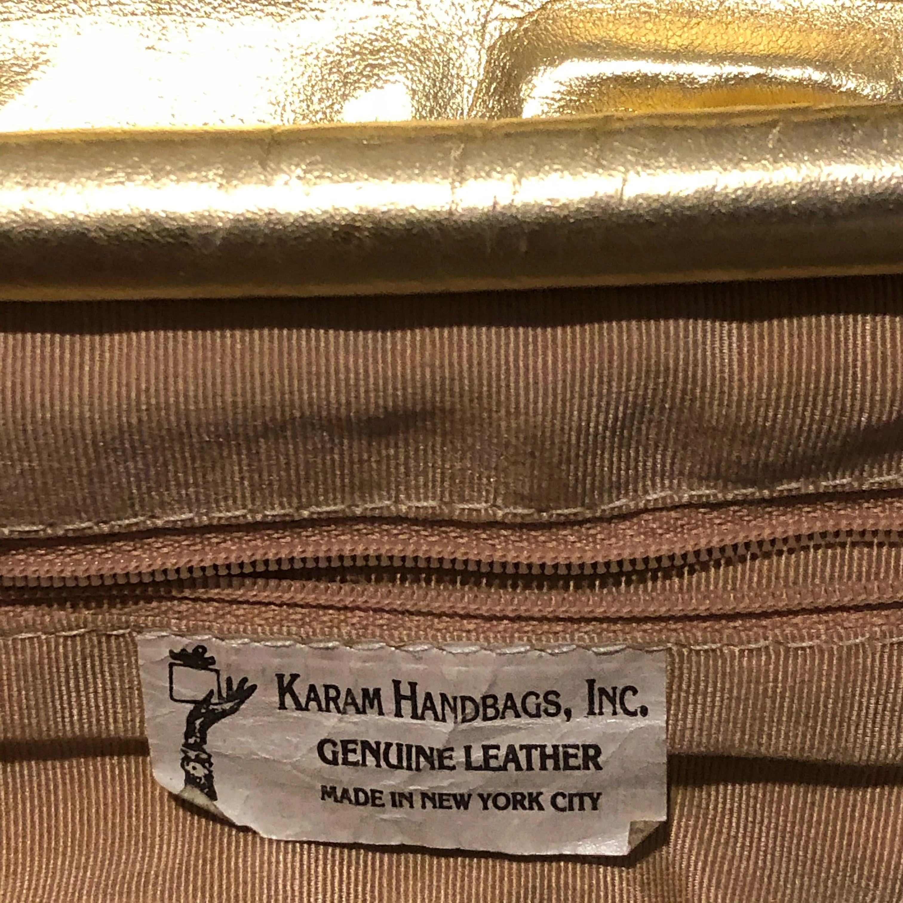 A STYLISH 1980s GOLD LEATHER STUDDED BAG