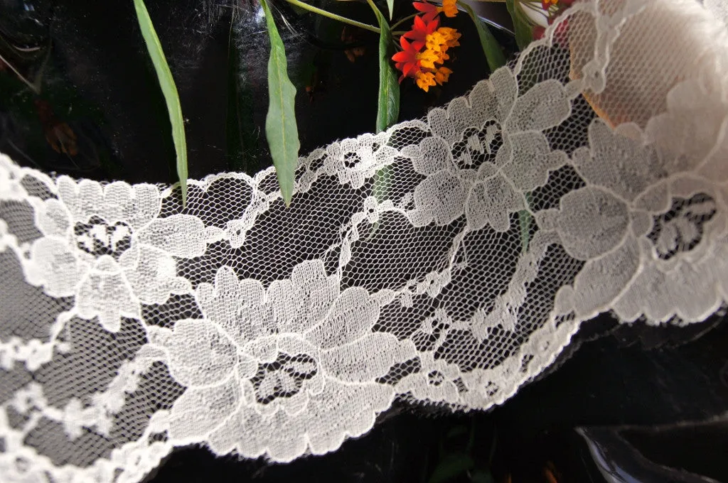 Big Floral Raschel Lace Trim Off-White 3¾" wide