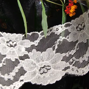 Big Floral Raschel Lace Trim Off-White 3¾" wide