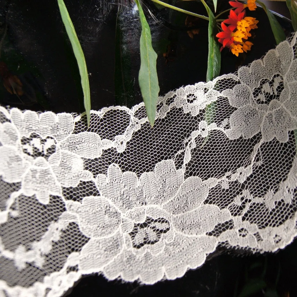 Big Floral Raschel Lace Trim Off-White 3¾" wide