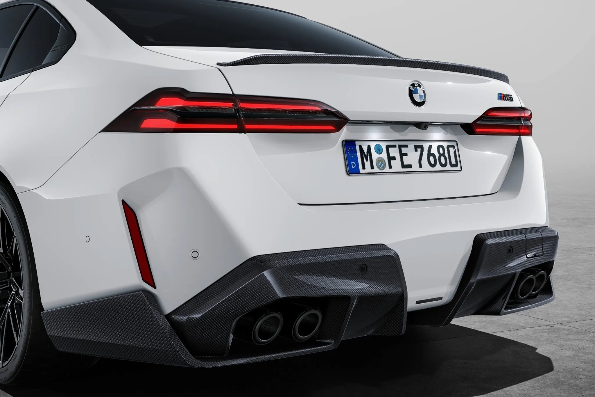 BMW M Performance G90 / G99 M5 Carbon Titanium Tip Set