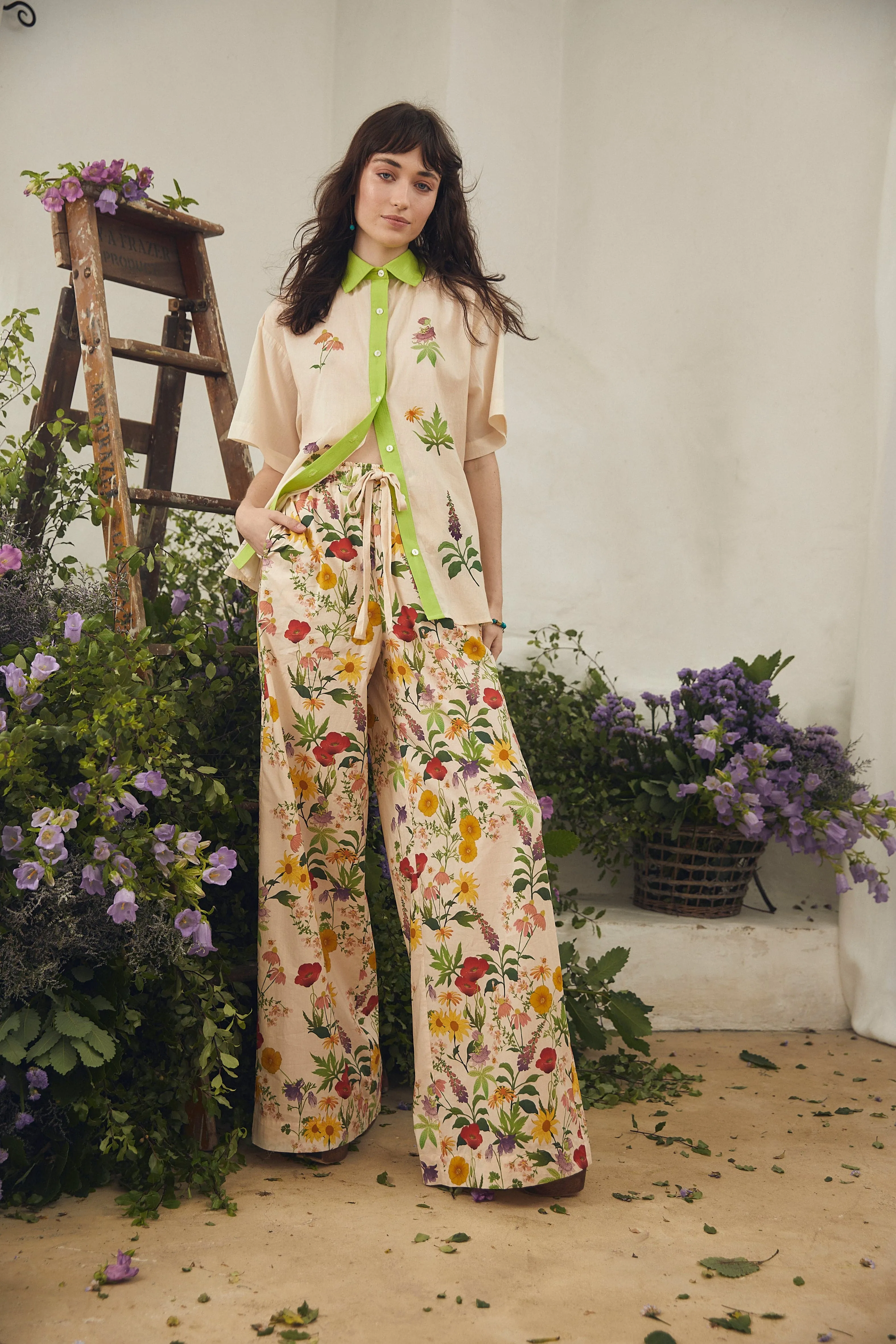 Bohemian Traders | Bee-tanical Short Sleeve Shirt