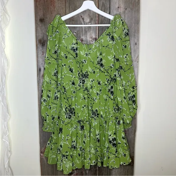 Cinq a Sept Vicky Dress in Fennel Green Black Tiered Oversized Blouson Size 2