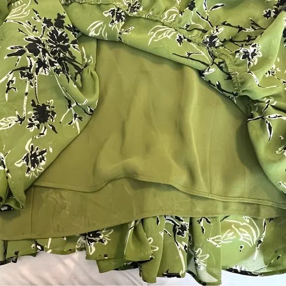Cinq a Sept Vicky Dress in Fennel Green Black Tiered Oversized Blouson Size 2