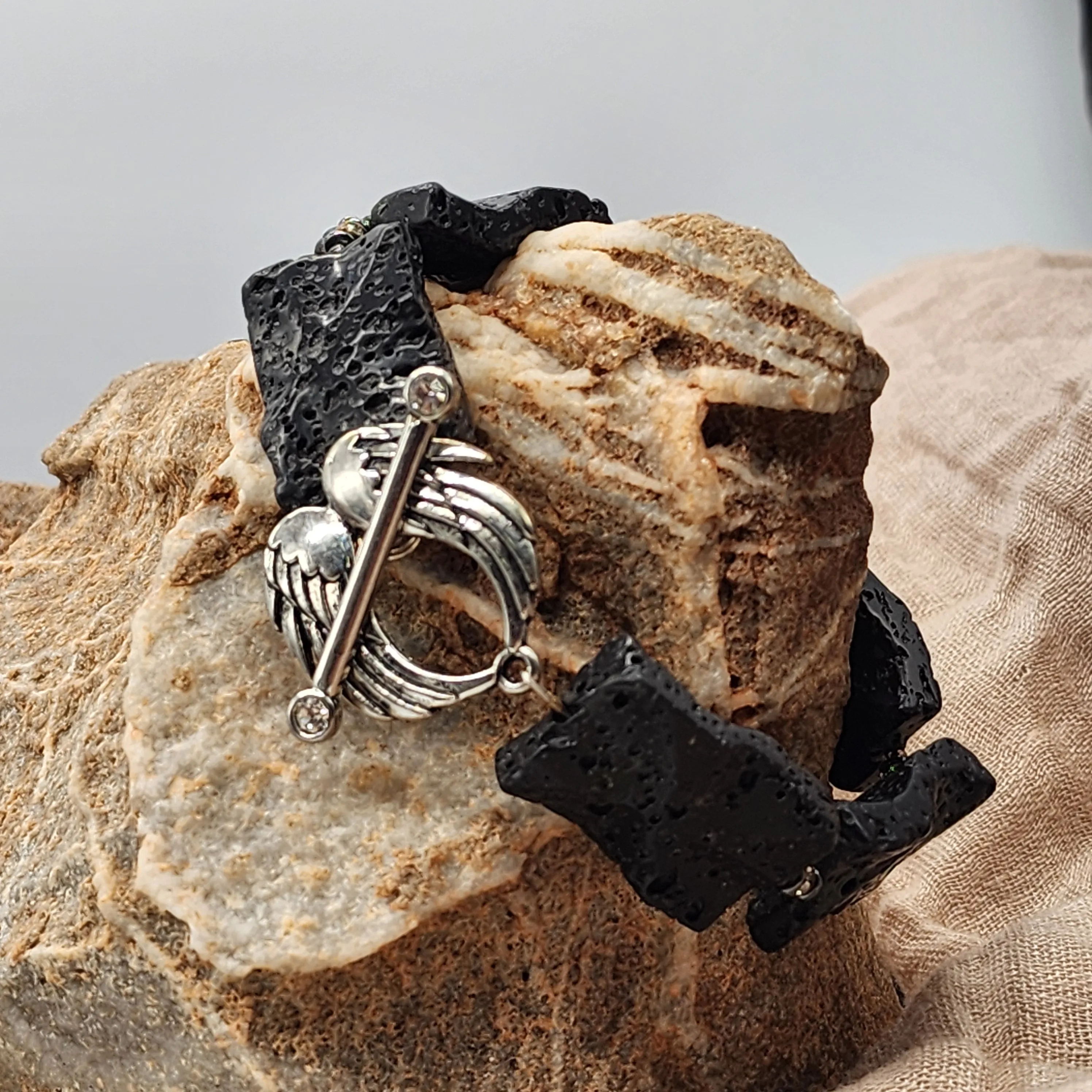 Crystal Eagle / Dwsigner Mens Bracelet Size 9.5 Mens Jewelry Eagle Clasp Lava Stone Mens