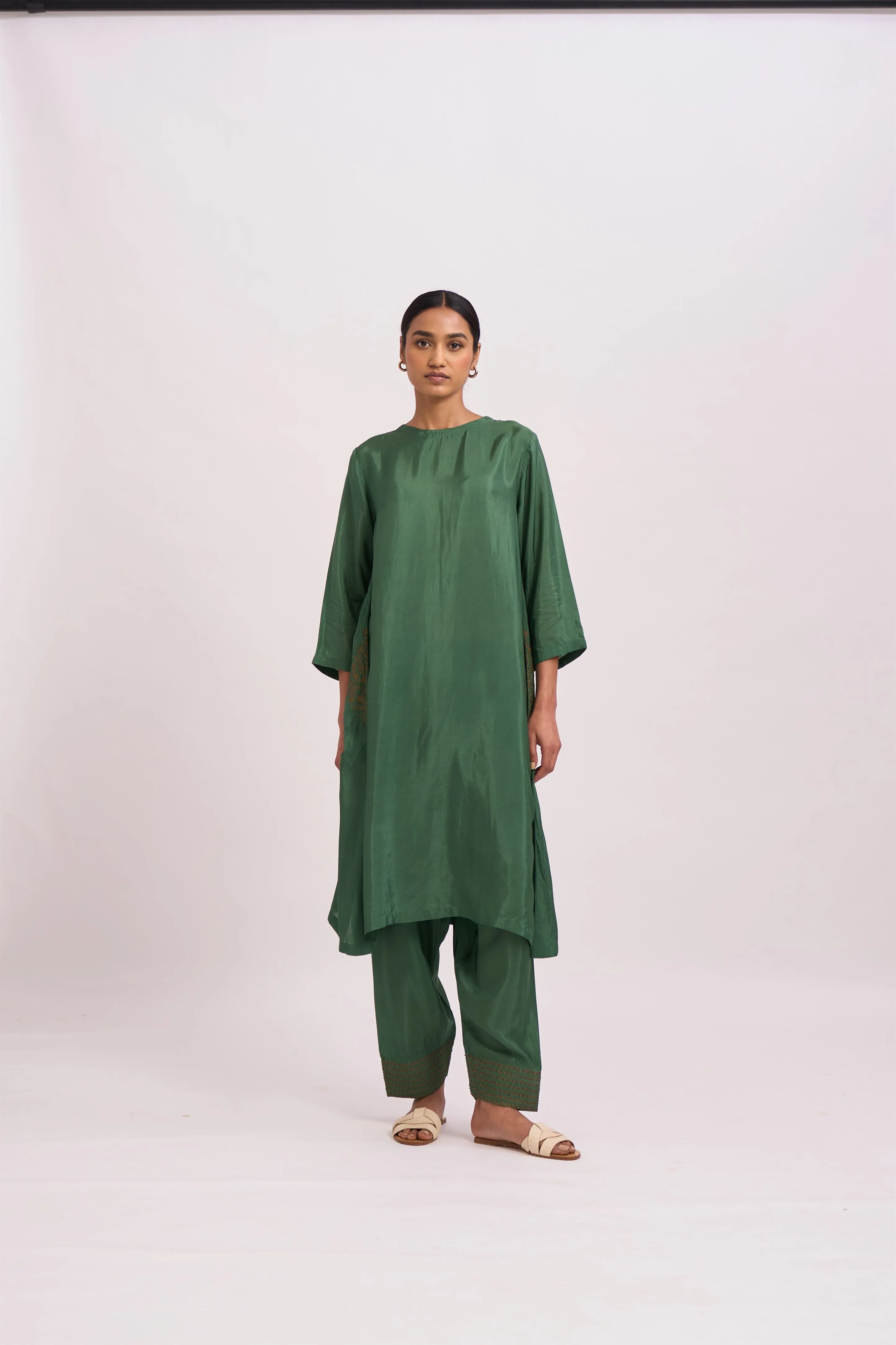 Dot   I   Pocket Style Doha Kurta Set Cotton Silk Fabric is used in Kurta set Olive Green  SS24-PS-OG