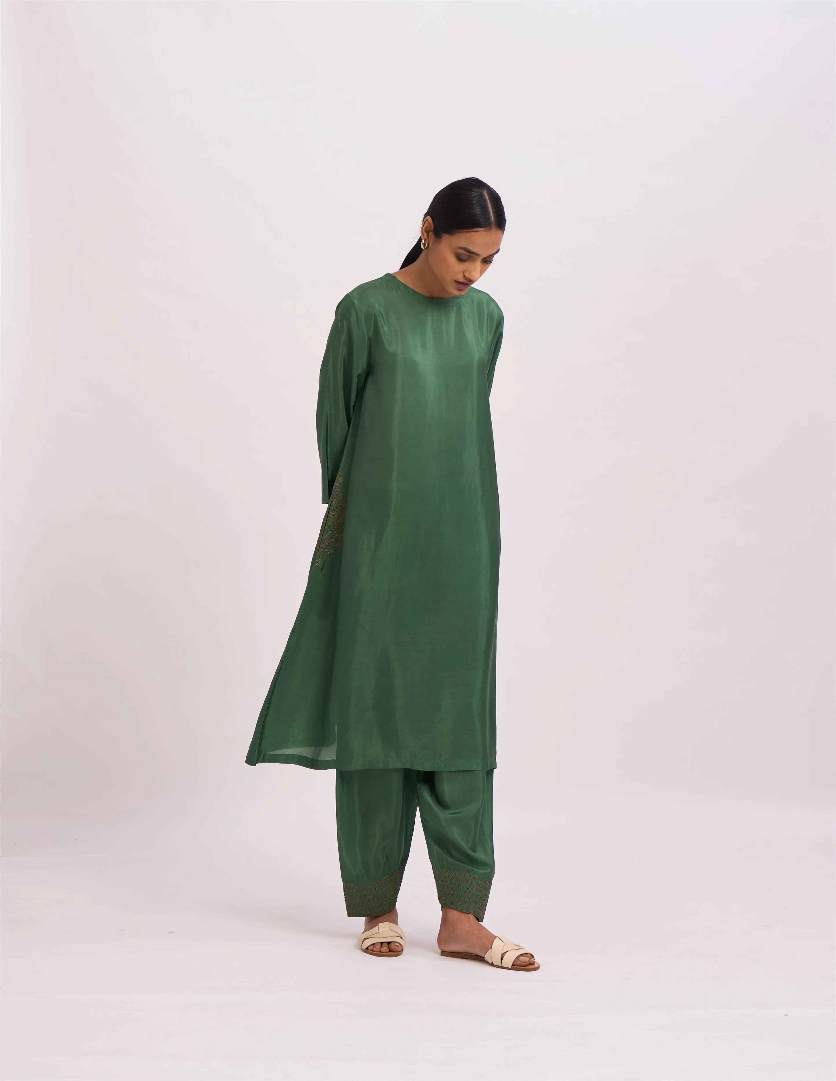 Dot   I   Pocket Style Doha Kurta Set Cotton Silk Fabric is used in Kurta set Olive Green  SS24-PS-OG