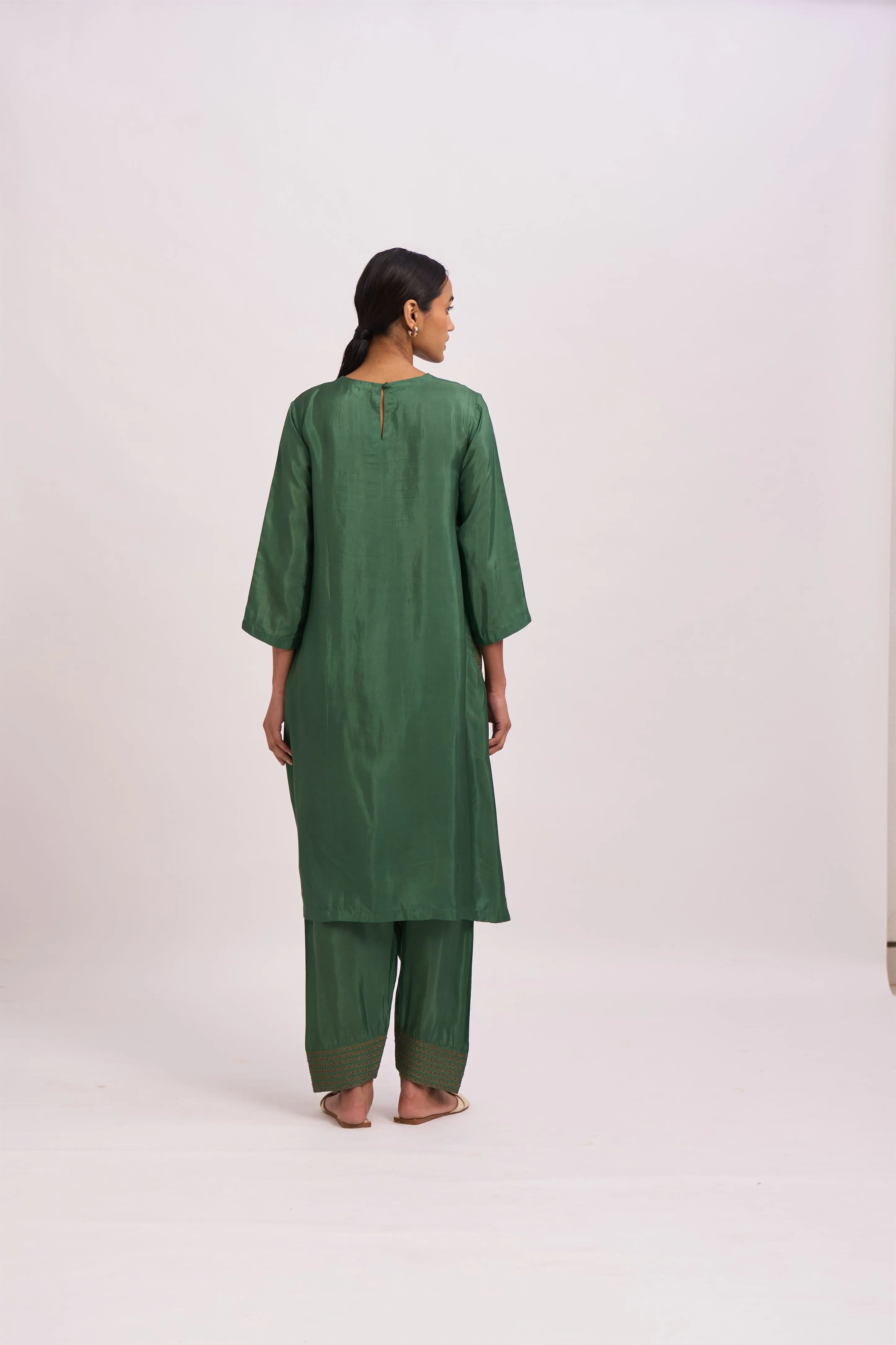Dot   I   Pocket Style Doha Kurta Set Cotton Silk Fabric is used in Kurta set Olive Green  SS24-PS-OG
