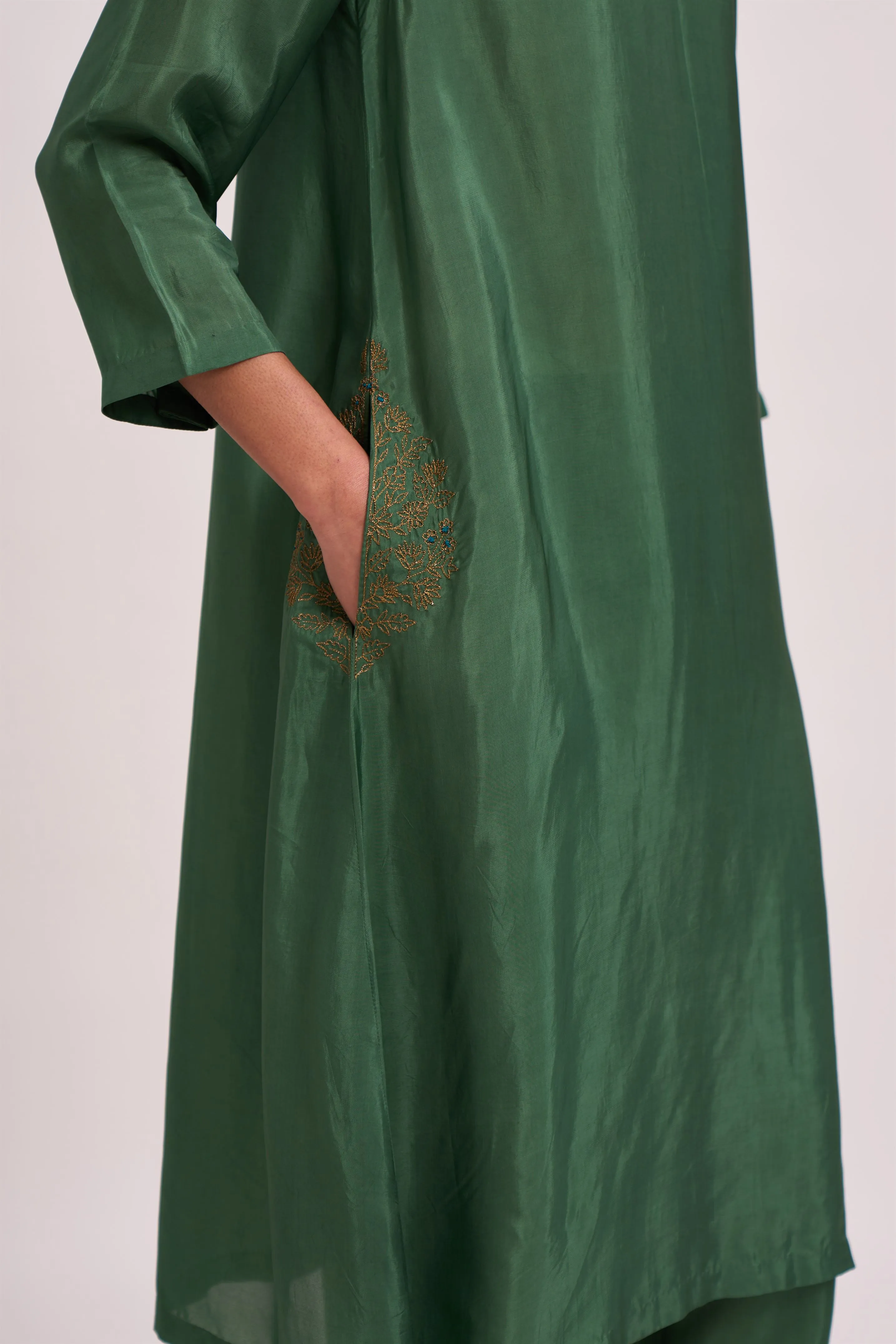 Dot   I   Pocket Style Doha Kurta Set Cotton Silk Fabric is used in Kurta set Olive Green  SS24-PS-OG
