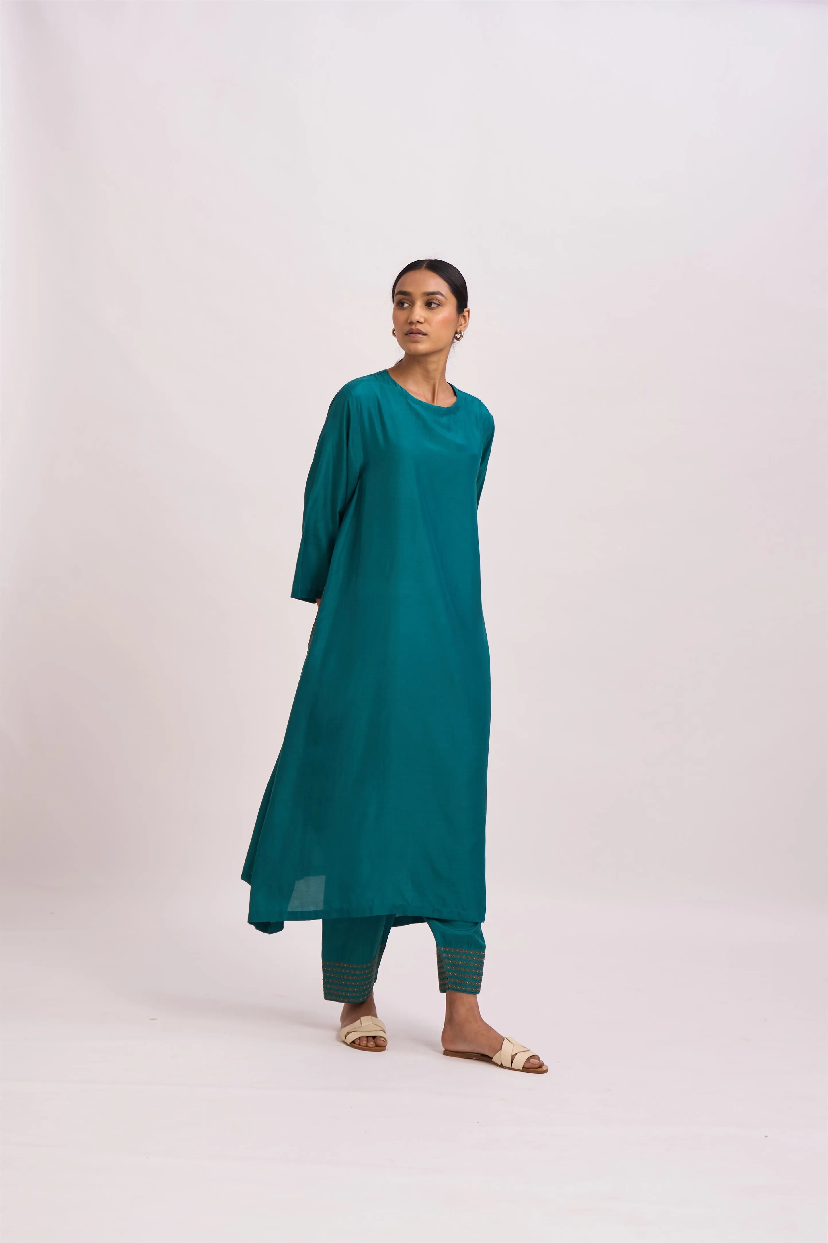 Dot   I   Pocket Style Rayyan Kurta Set Cotton Silk Fabric is used in Kurta set Teal SS24-PS-T