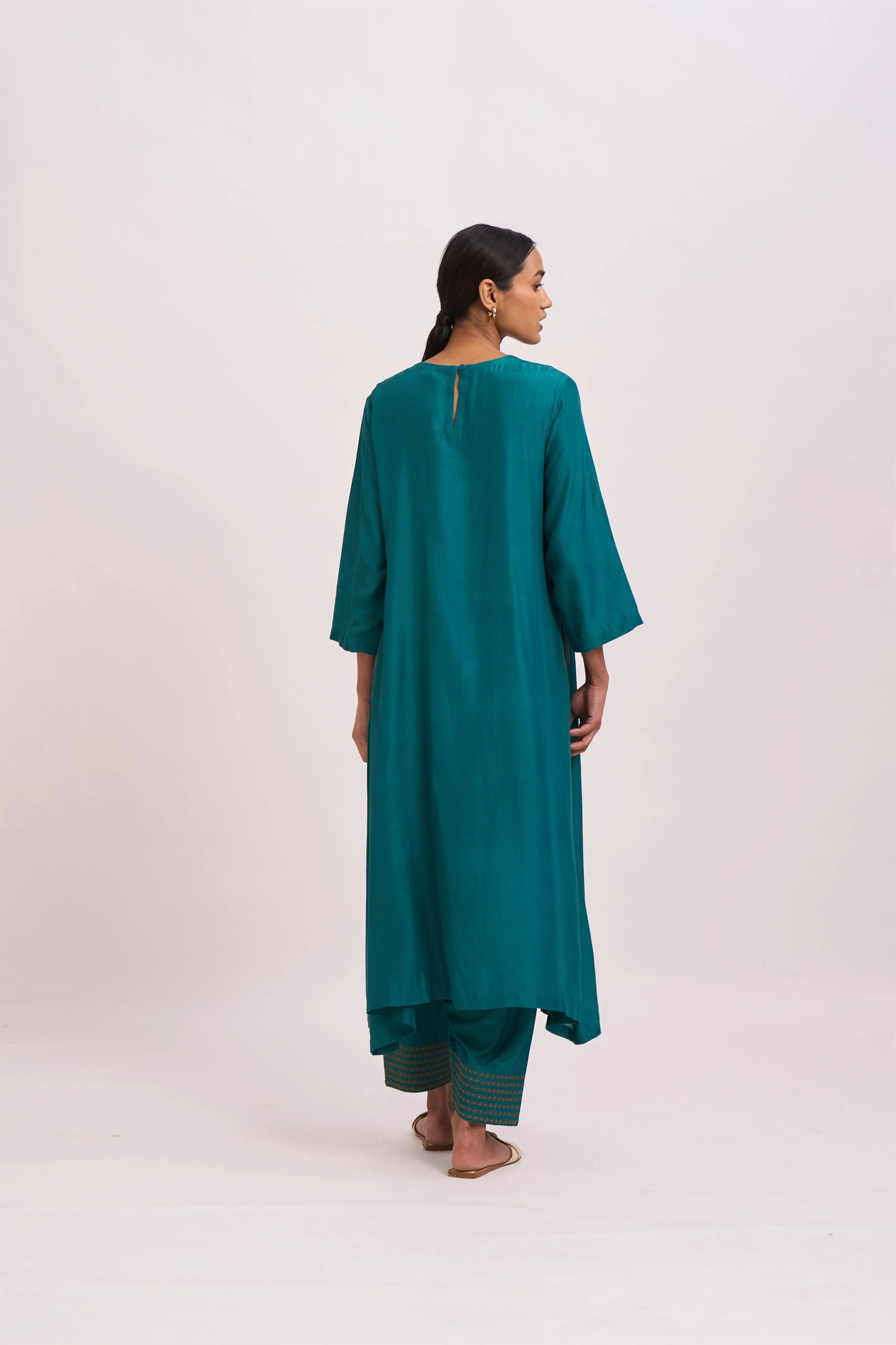 Dot   I   Pocket Style Rayyan Kurta Set Cotton Silk Fabric is used in Kurta set Teal SS24-PS-T