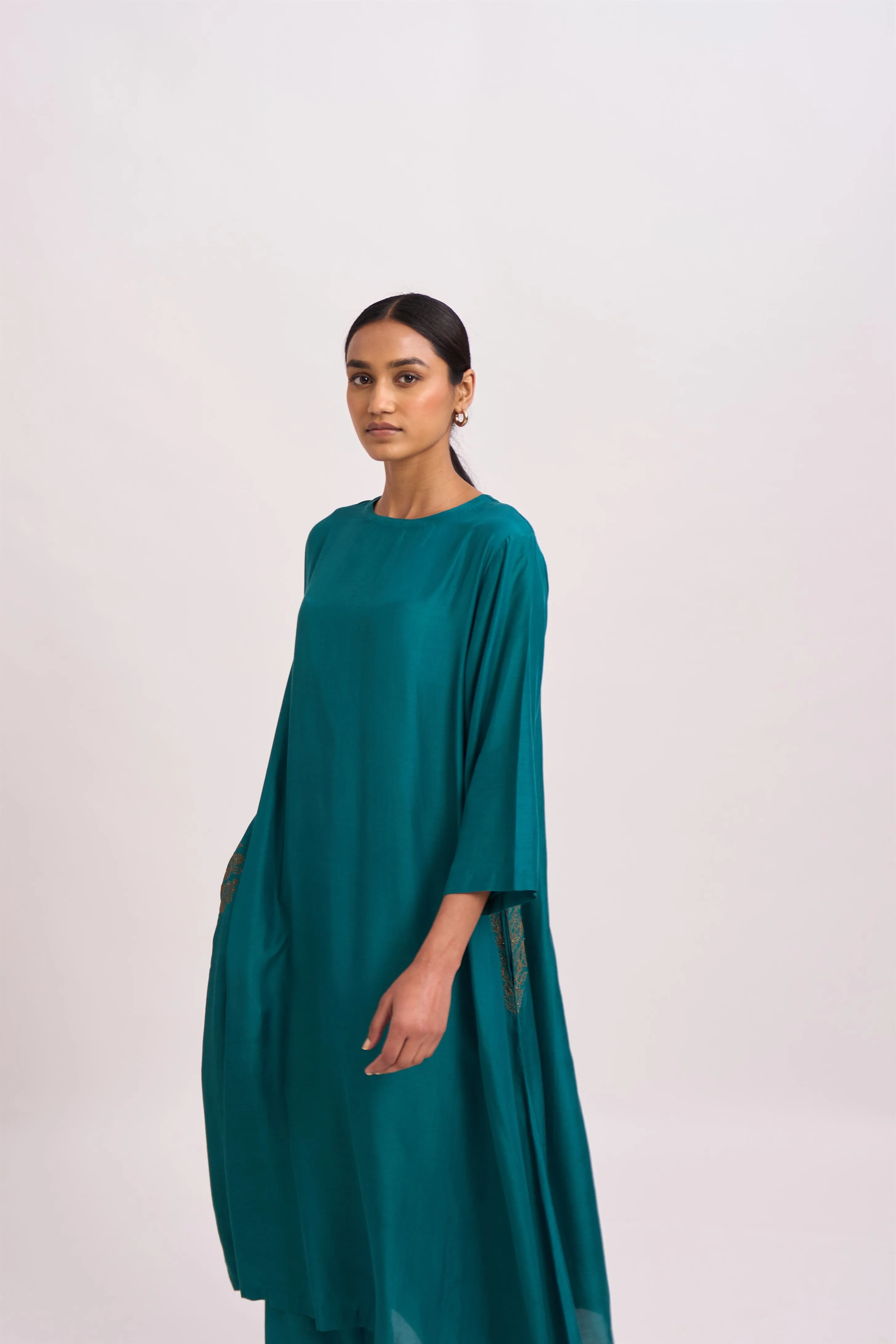 Dot   I   Pocket Style Rayyan Kurta Set Cotton Silk Fabric is used in Kurta set Teal SS24-PS-T