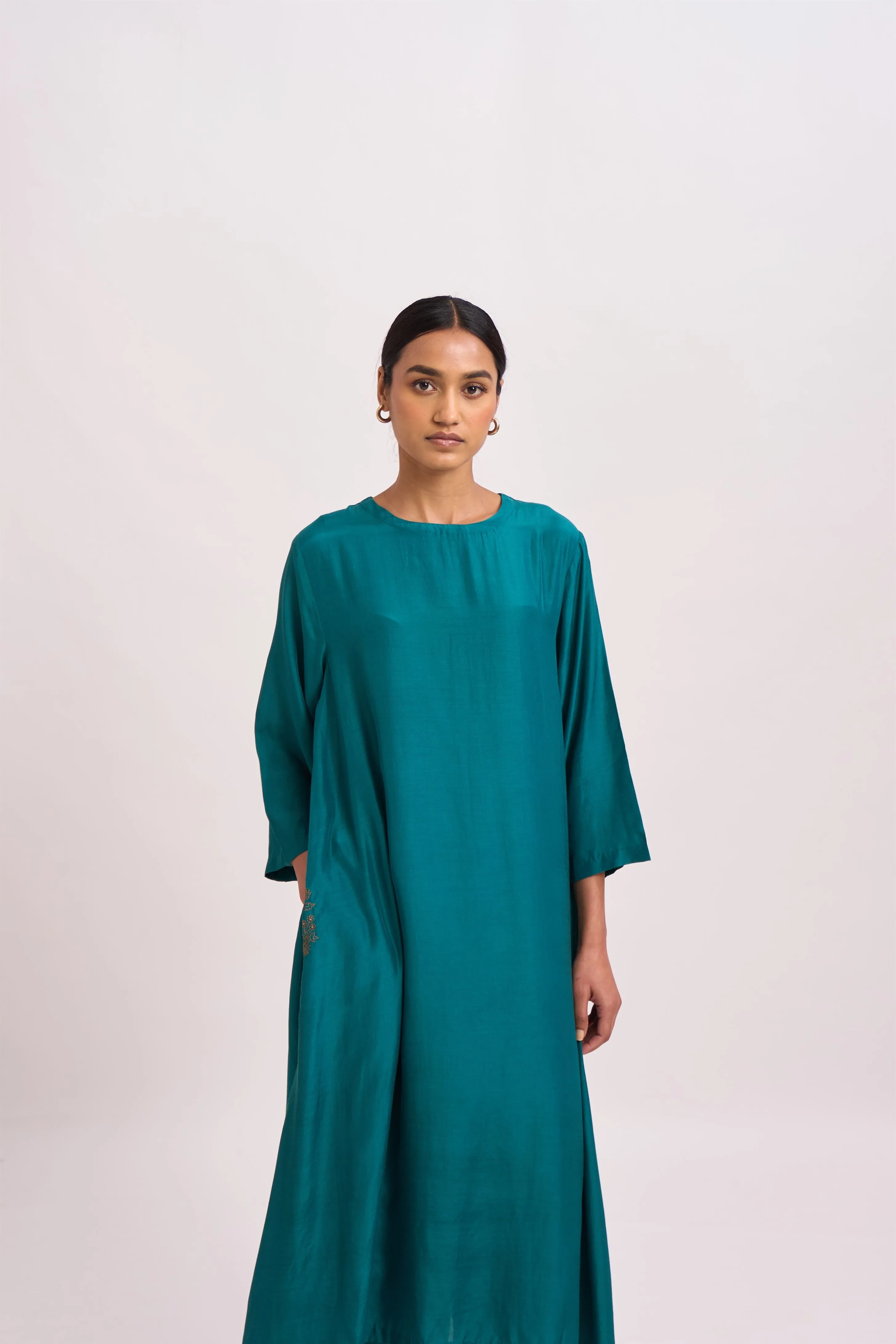 Dot   I   Pocket Style Rayyan Kurta Set Cotton Silk Fabric is used in Kurta set Teal SS24-PS-T