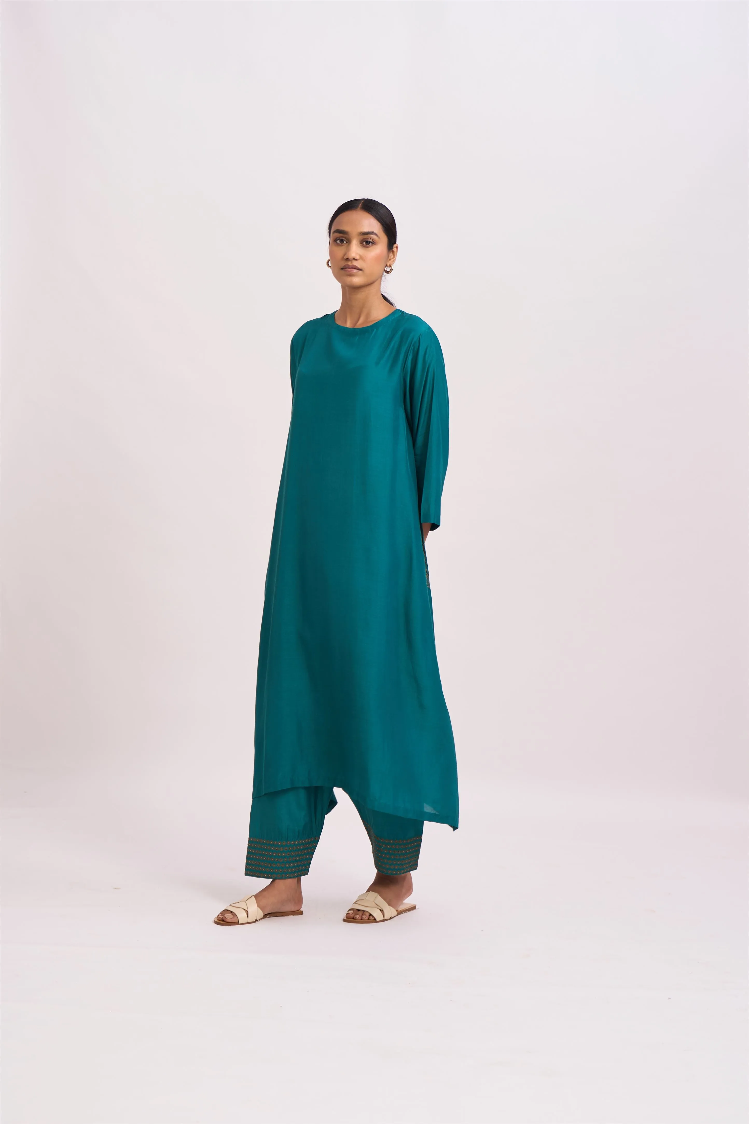 Dot   I   Pocket Style Rayyan Kurta Set Cotton Silk Fabric is used in Kurta set Teal SS24-PS-T