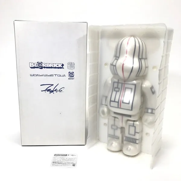 Futura x Medicom Toy World Wide Tour 400% Bearbrick White