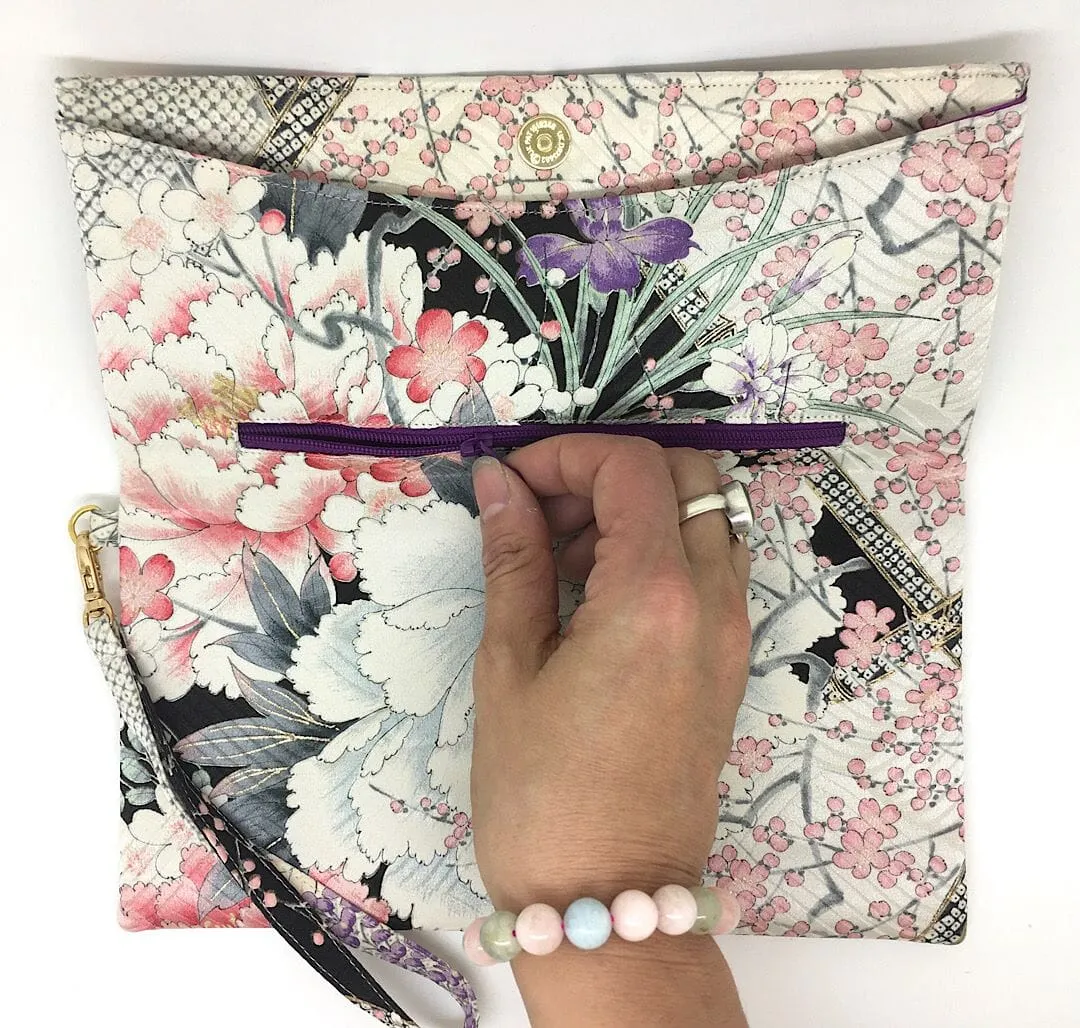 Kuukou Folding Wristlet Clutch 4548I