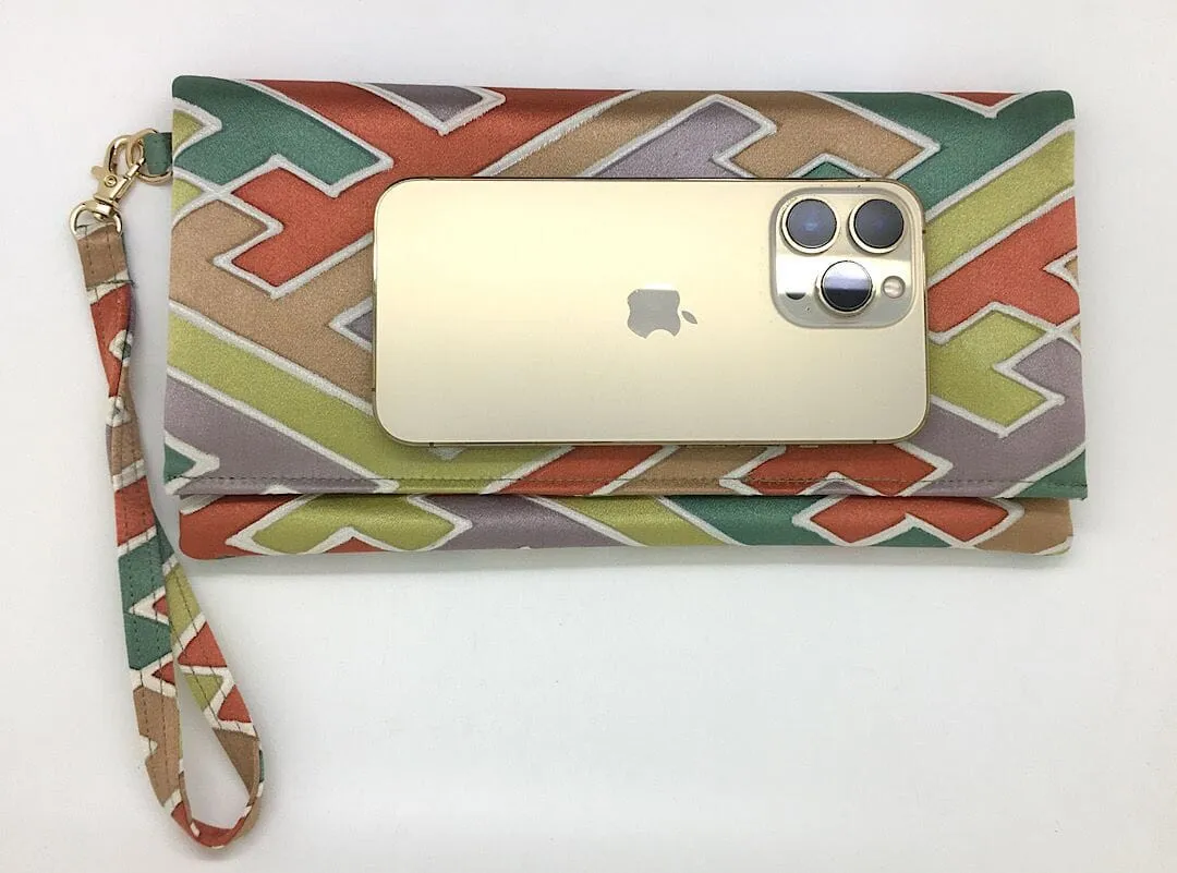 Kuukou Folding Wristlet Clutch 5429G
