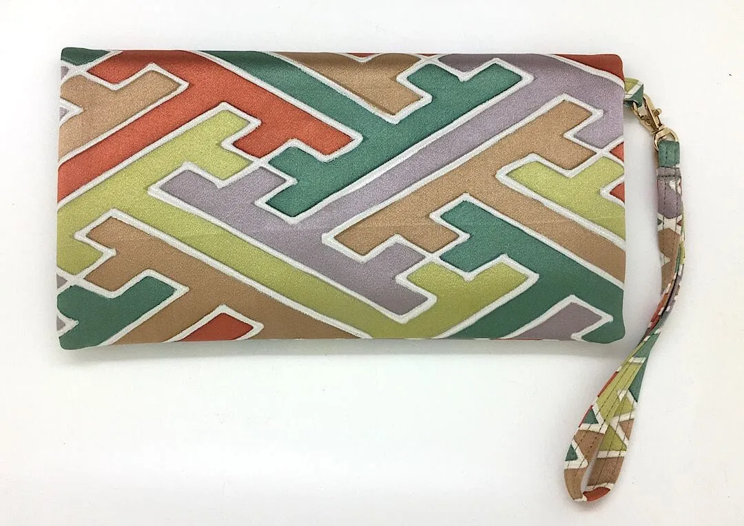 Kuukou Folding Wristlet Clutch 5429G