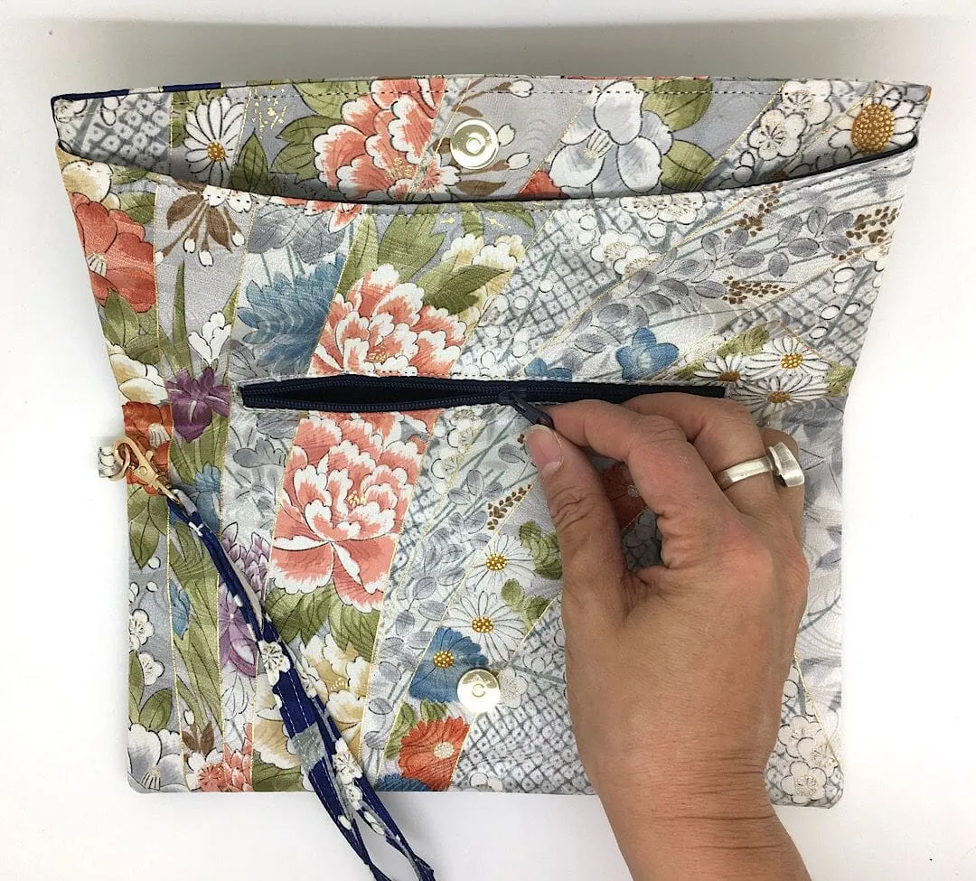 Kuukou Folding Wristlet Clutch 5430Q