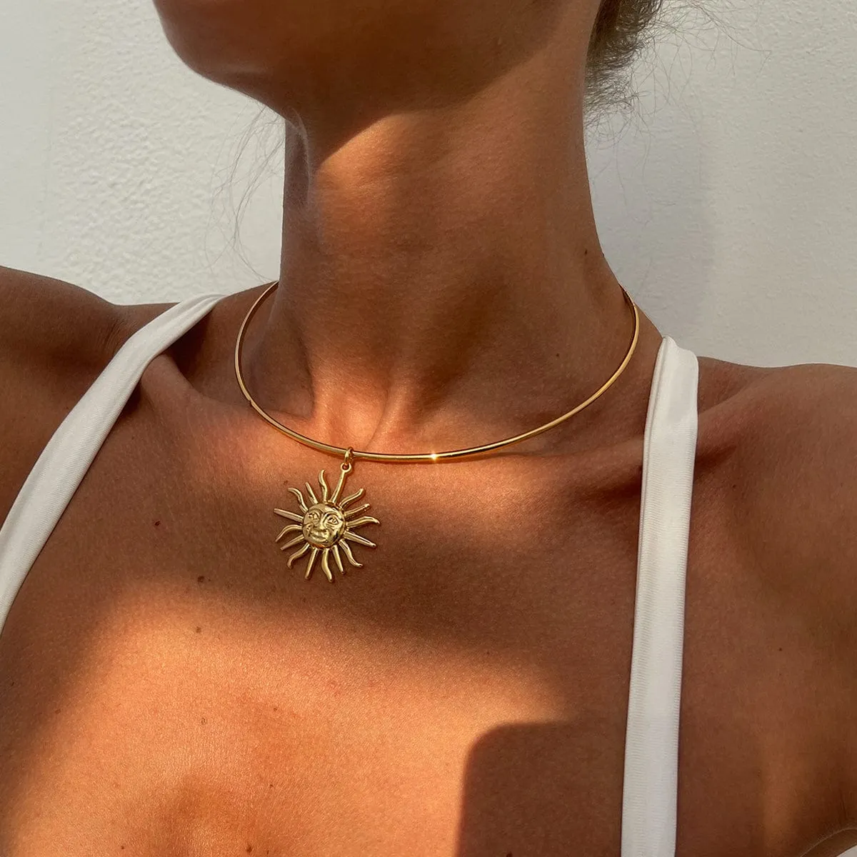 Minimalist Sun Face Pendant Collar Necklace