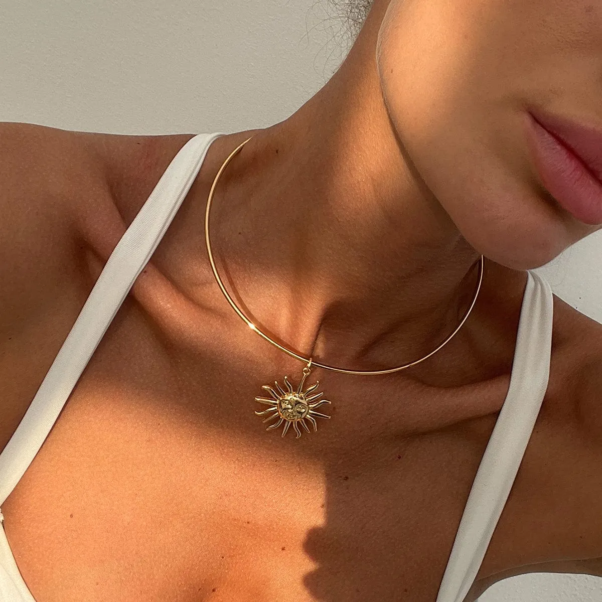Minimalist Sun Face Pendant Collar Necklace