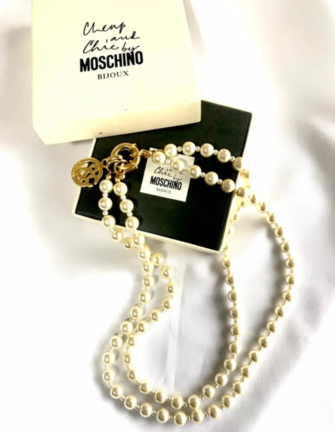 MINT. Vintage Moschino, Cheap and Chic Bijoux, double layer faux pearl necklace with golden logo charm. Rare and unique jewelry.0404042