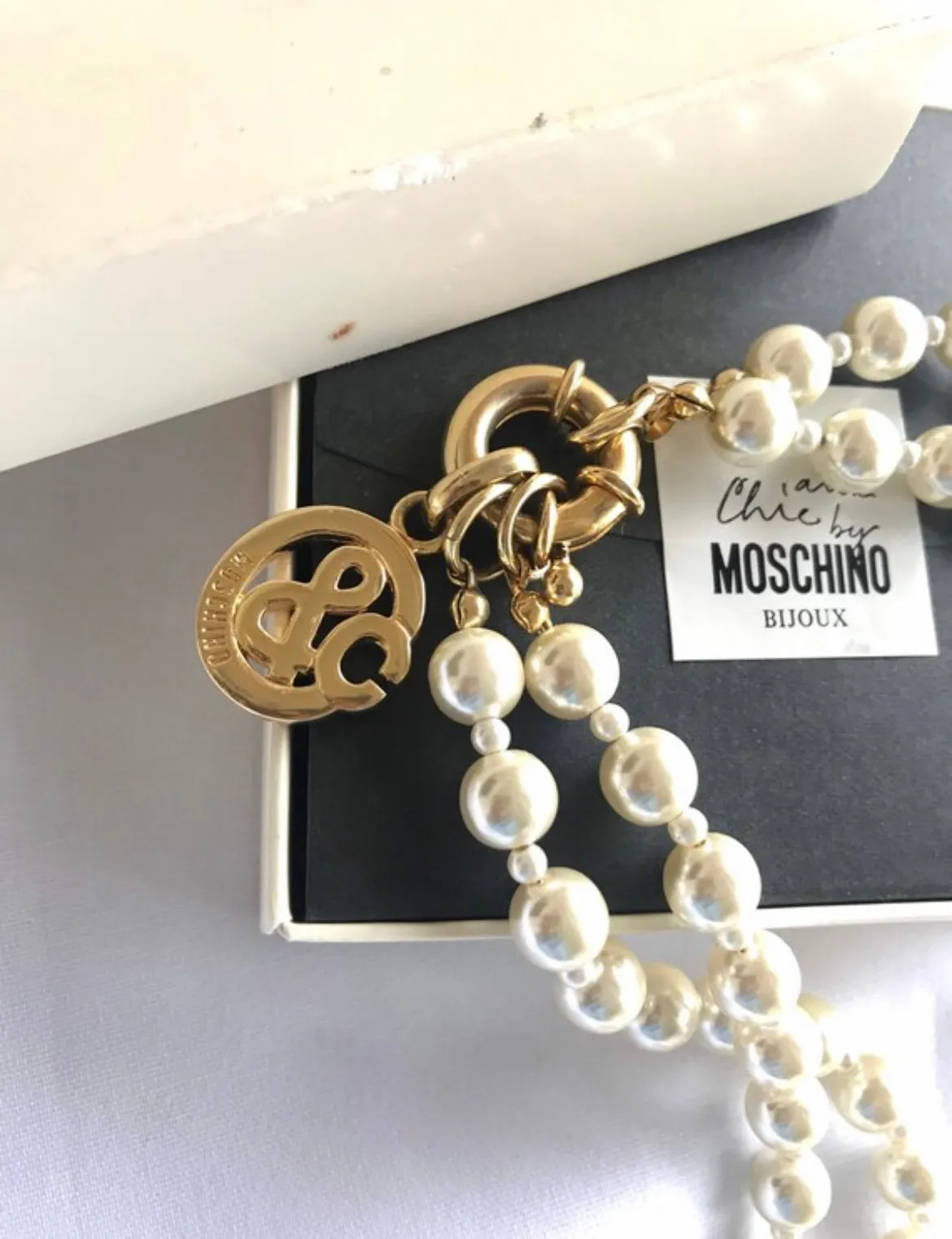 MINT. Vintage Moschino, Cheap and Chic Bijoux, double layer faux pearl necklace with golden logo charm. Rare and unique jewelry.0404042
