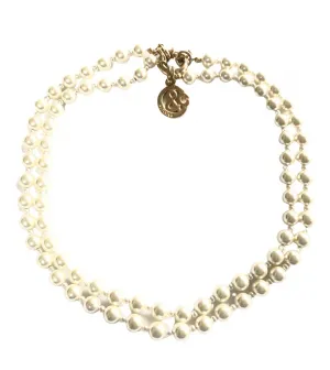 MINT. Vintage Moschino, Cheap and Chic Bijoux, double layer faux pearl necklace with golden logo charm. Rare and unique jewelry.0404042