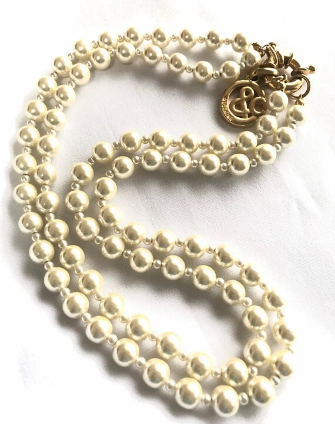 MINT. Vintage Moschino, Cheap and Chic Bijoux, double layer faux pearl necklace with golden logo charm. Rare and unique jewelry.0404042