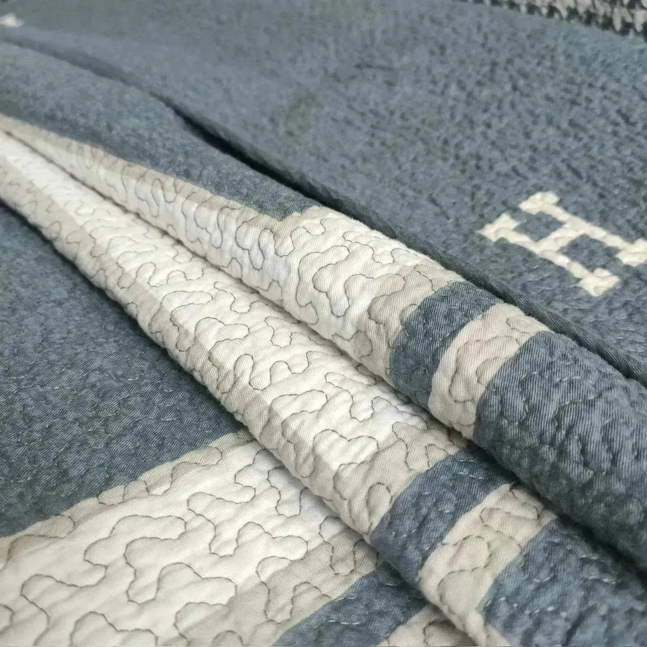 Quilted houndstooth Reversible Coverlet Set