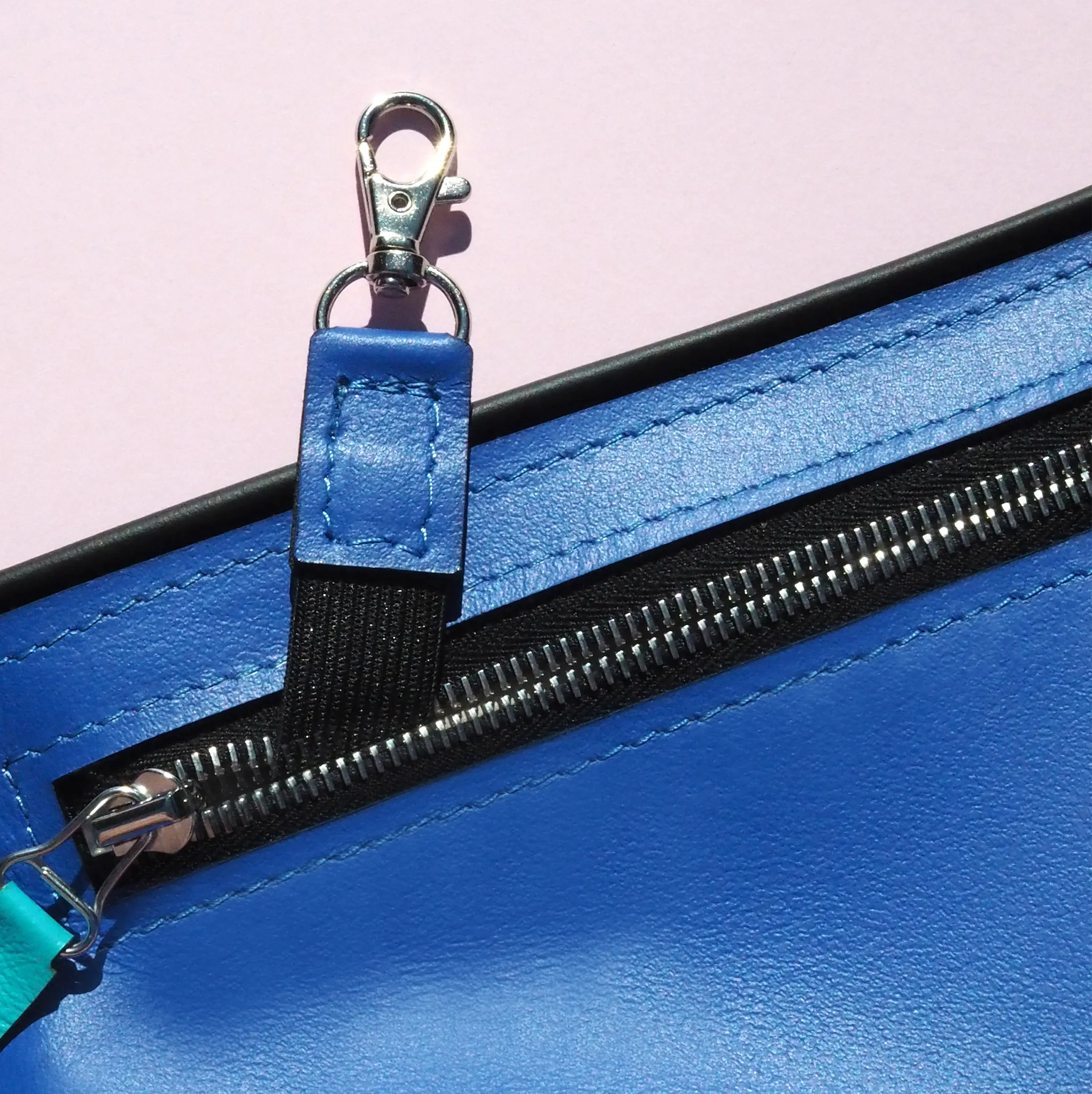 Runabout Bag - Artist Blue
