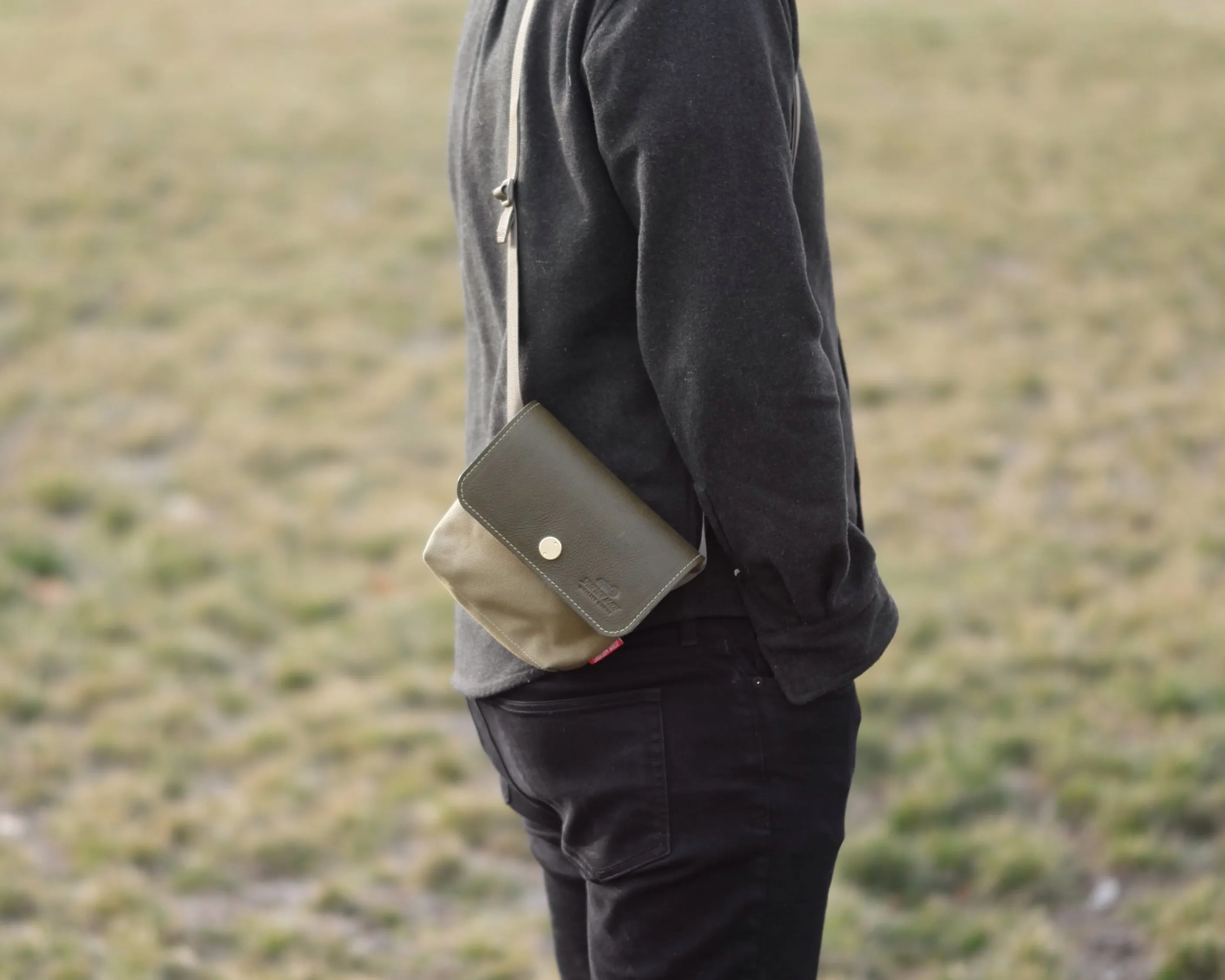 Sacoche with Leather Stitching