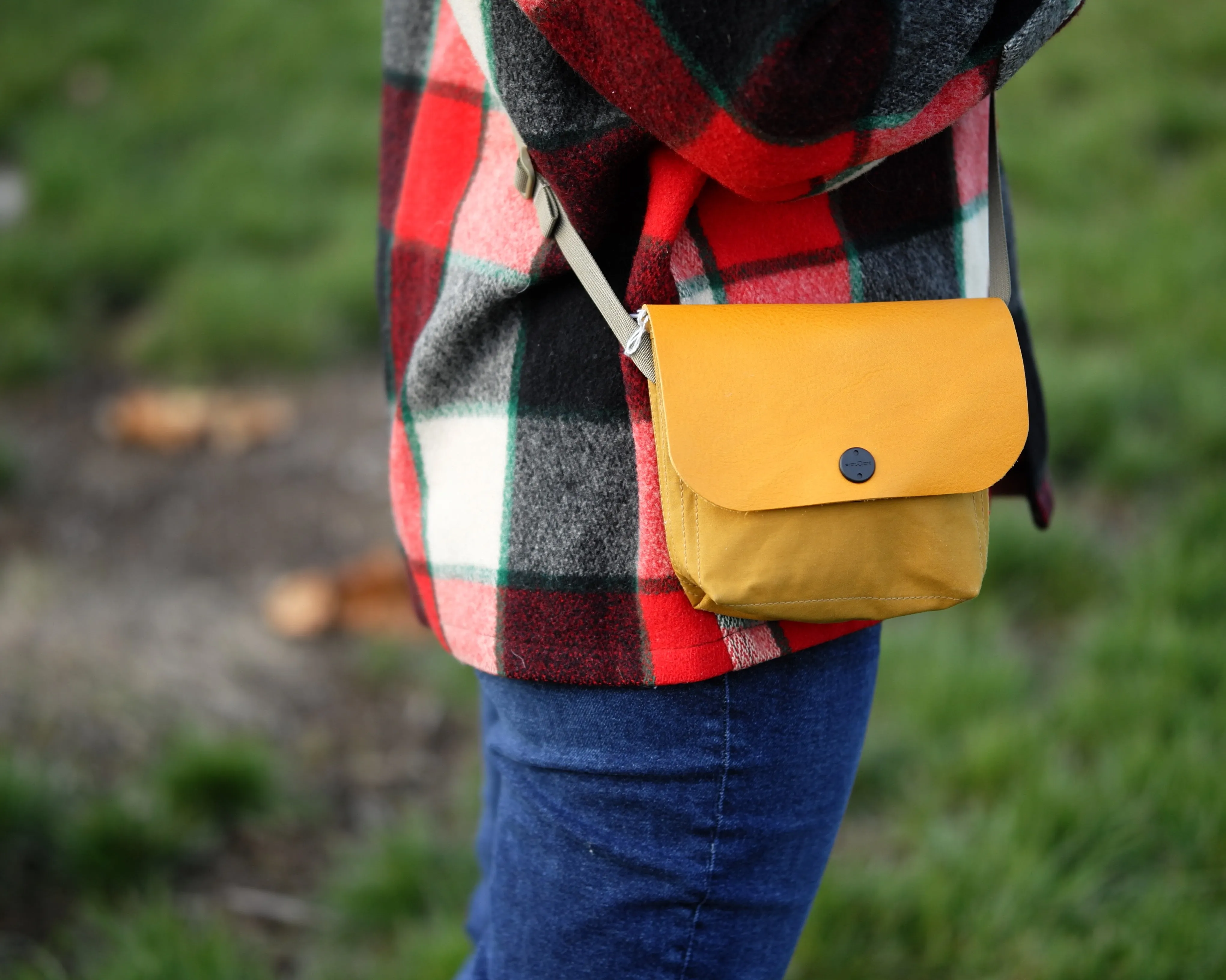 Sacoche with Leather Stitching