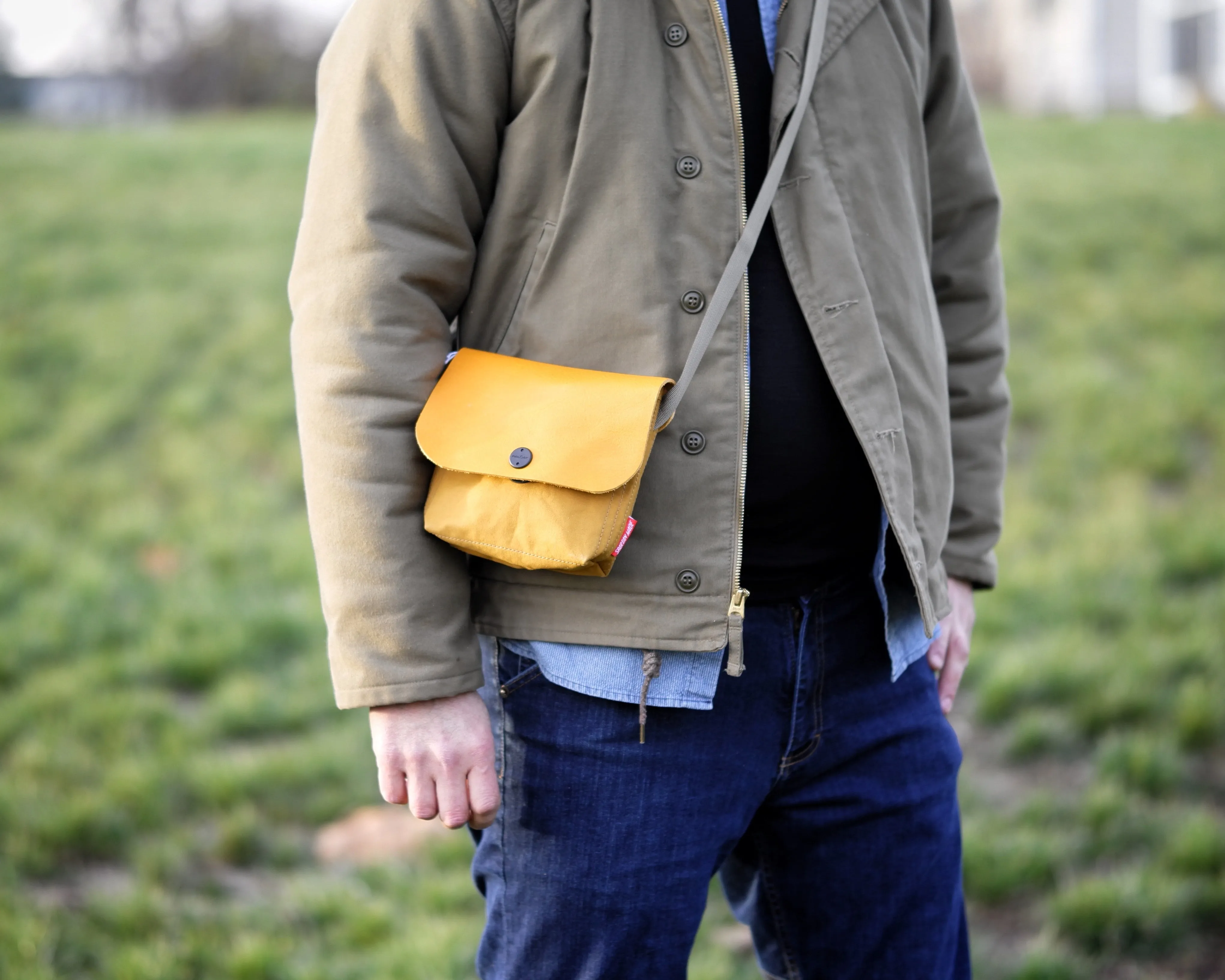 Sacoche with Leather Stitching
