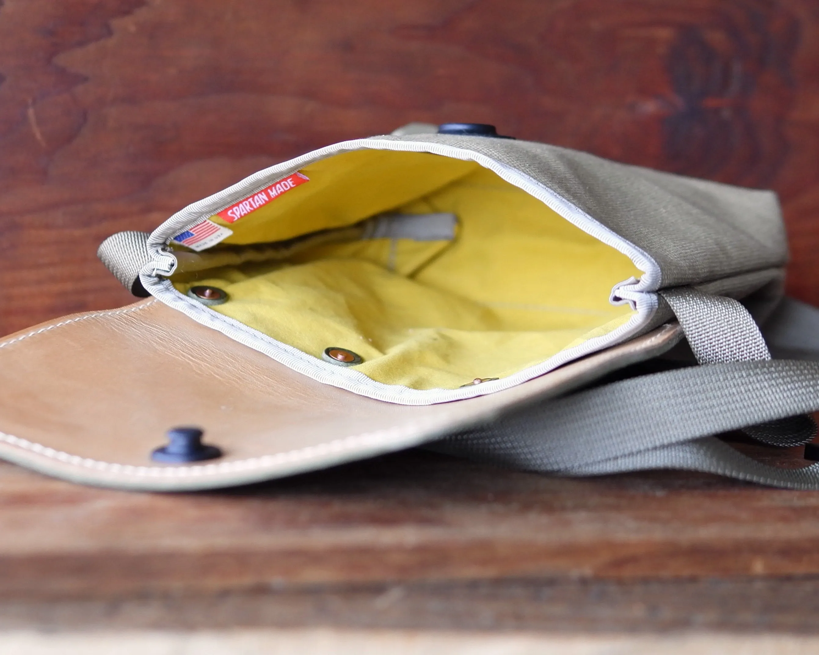 Sacoche with Leather Stitching