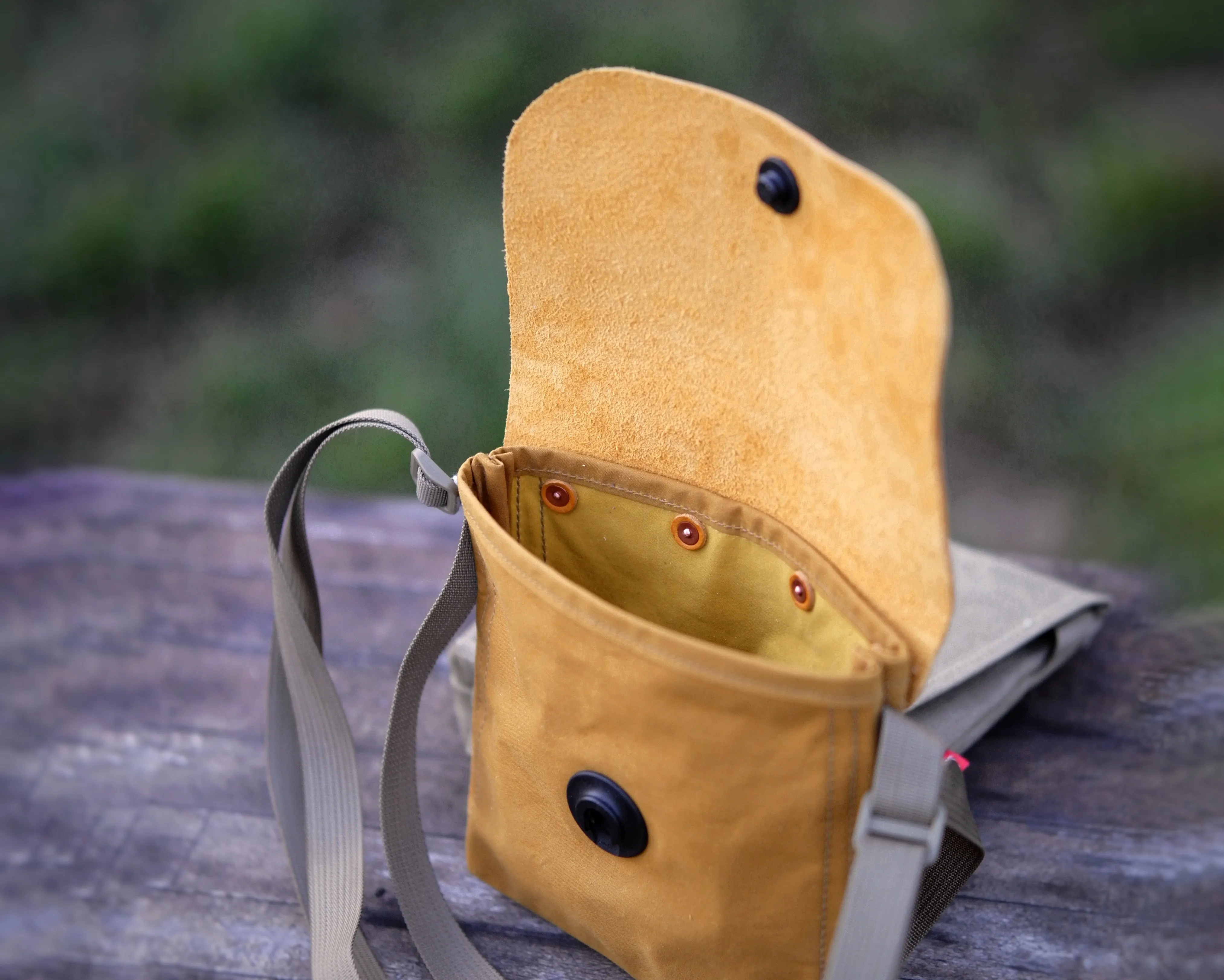 Sacoche with Leather Stitching