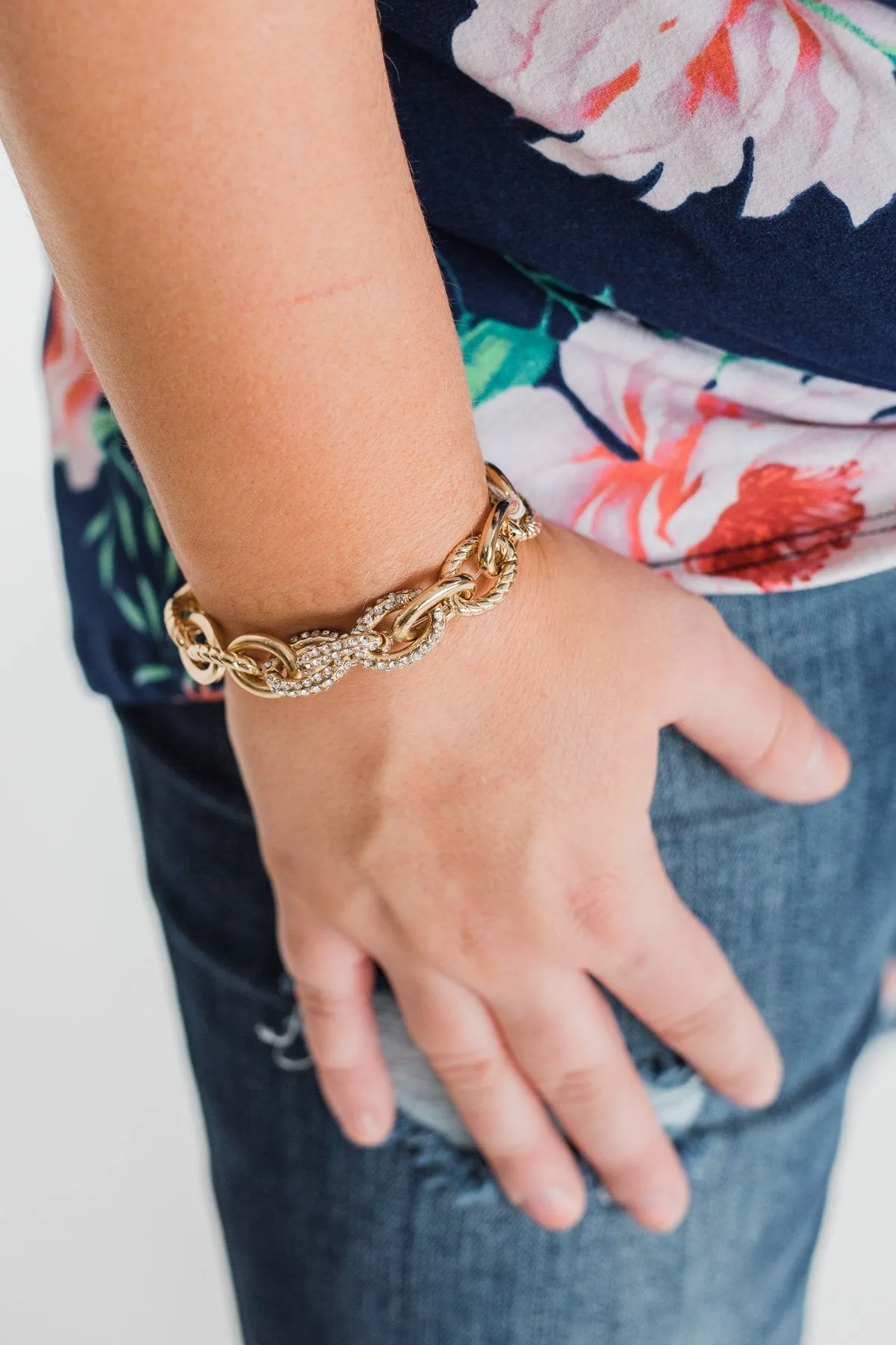 Single Diamond Studded Chain Bracelet- Gold
