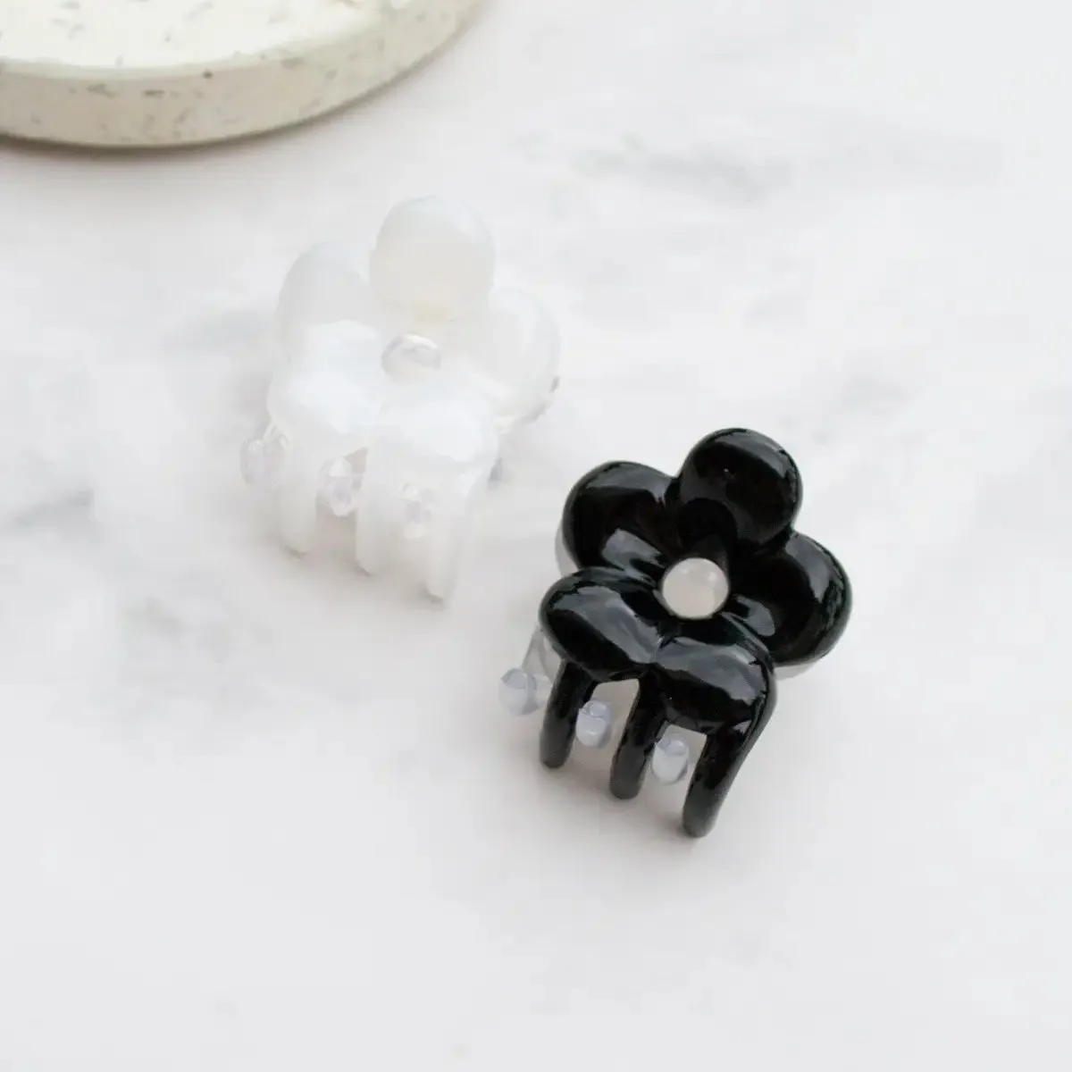 small daisy hair clip set
