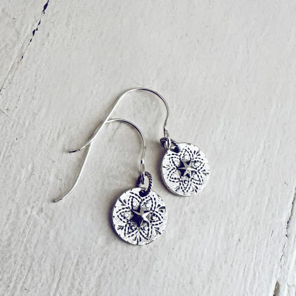 starstruck // silver star coin dangle earrings