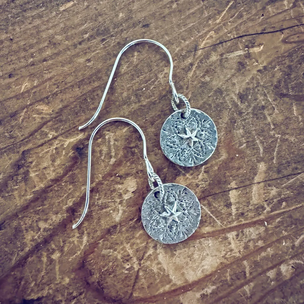 starstruck // silver star coin dangle earrings