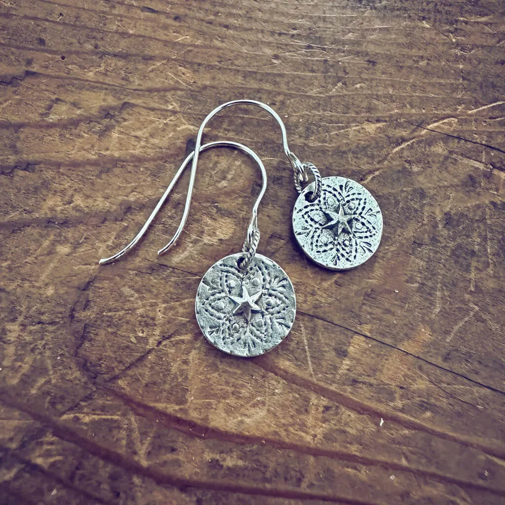starstruck // silver star coin dangle earrings