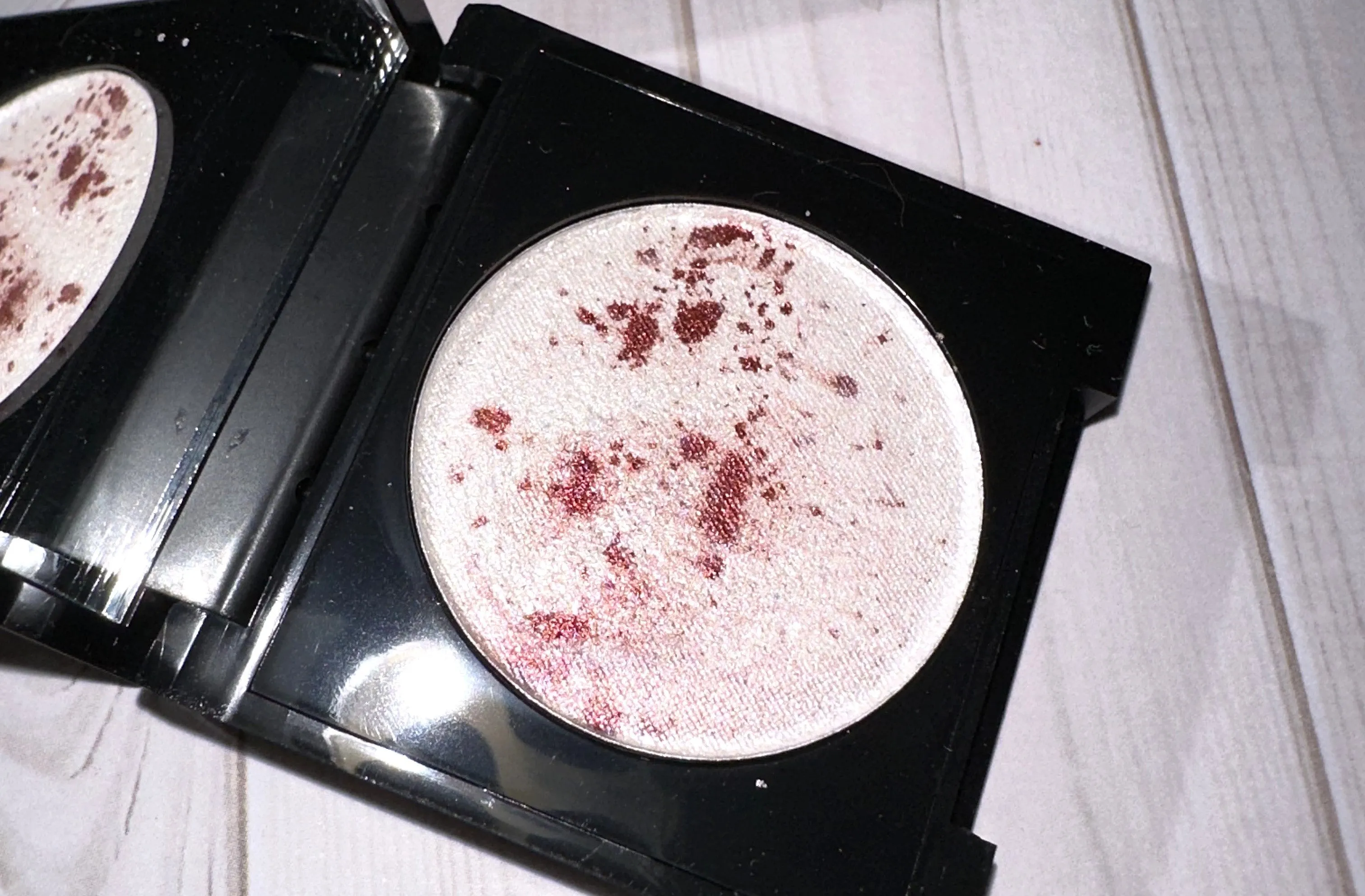 The Dexter Collection - Kill Room Pressed Highlighter