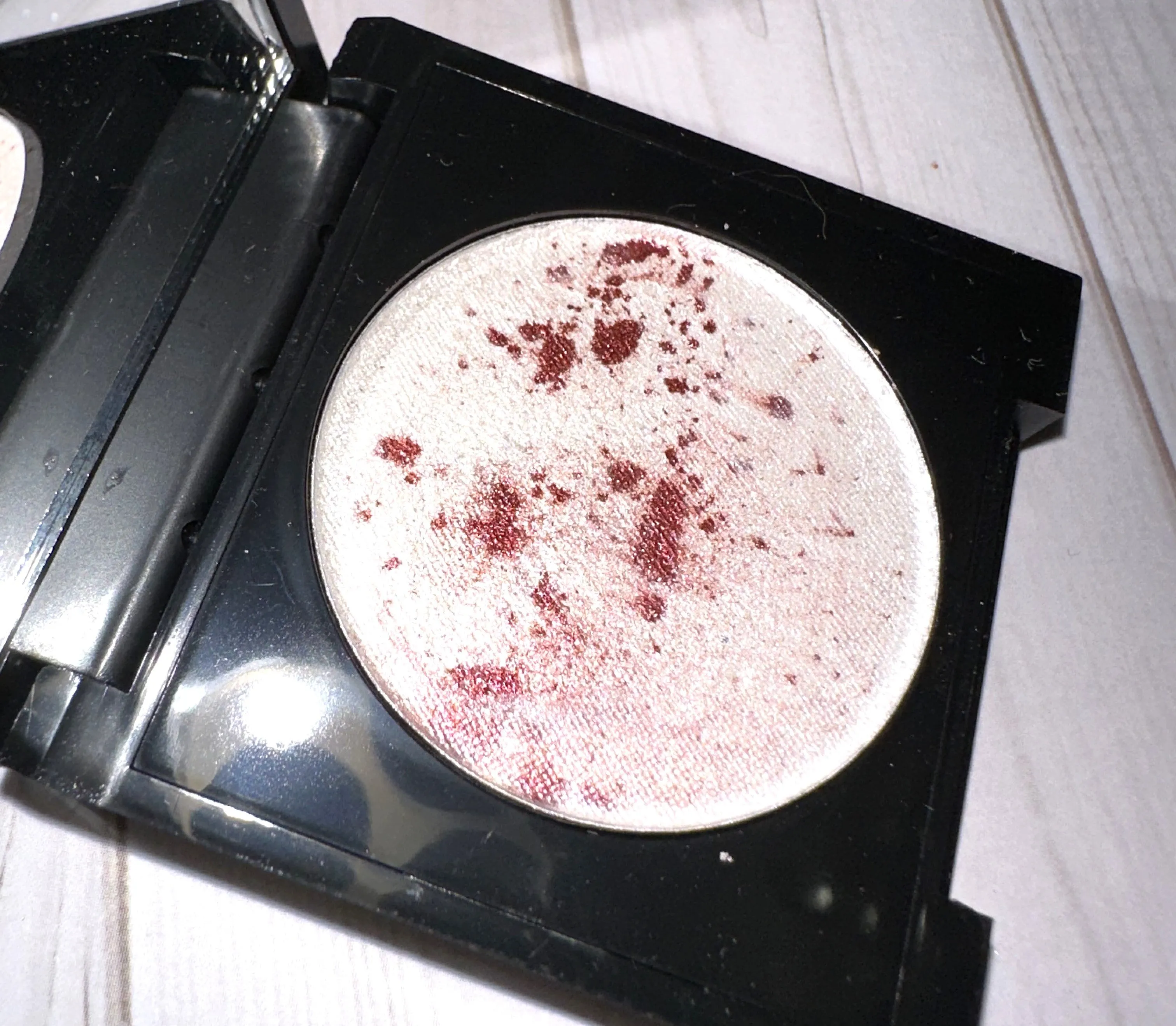 The Dexter Collection - Kill Room Pressed Highlighter