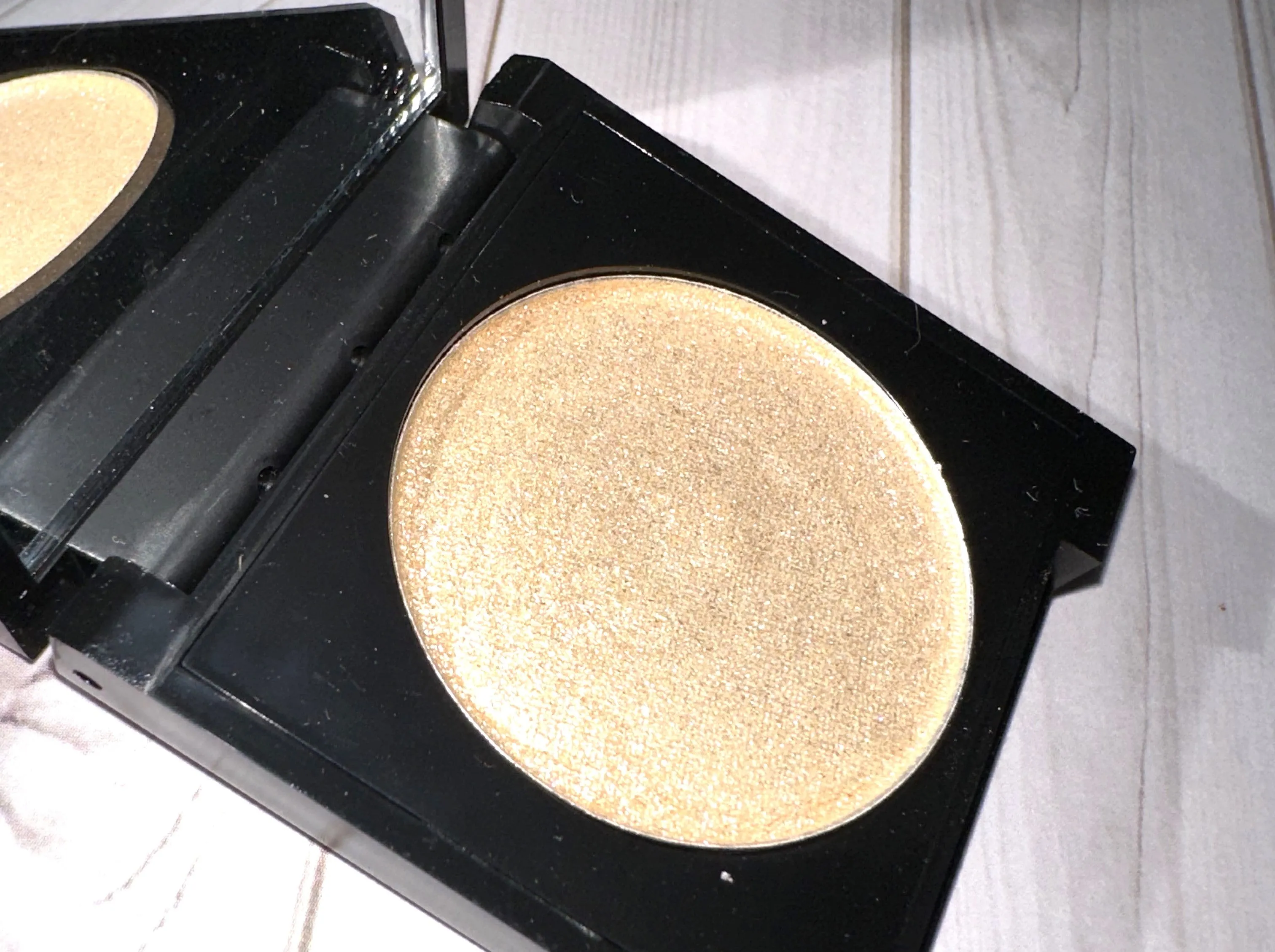 The Dexter Collection - Surprise, Mother Fucker! Pressed Highlighter