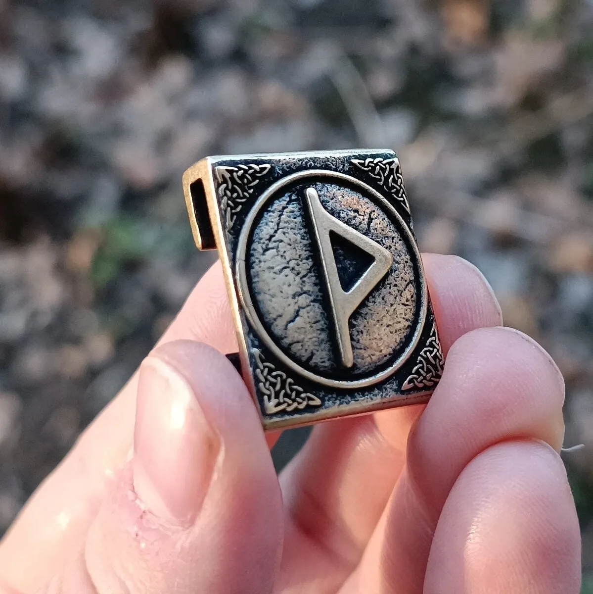 Thurisaz rune molle clip