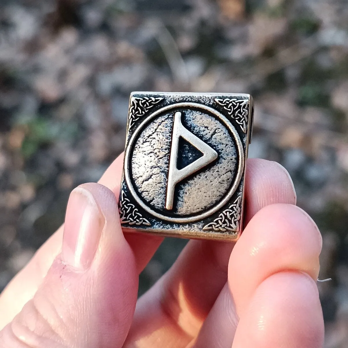 Thurisaz rune molle clip