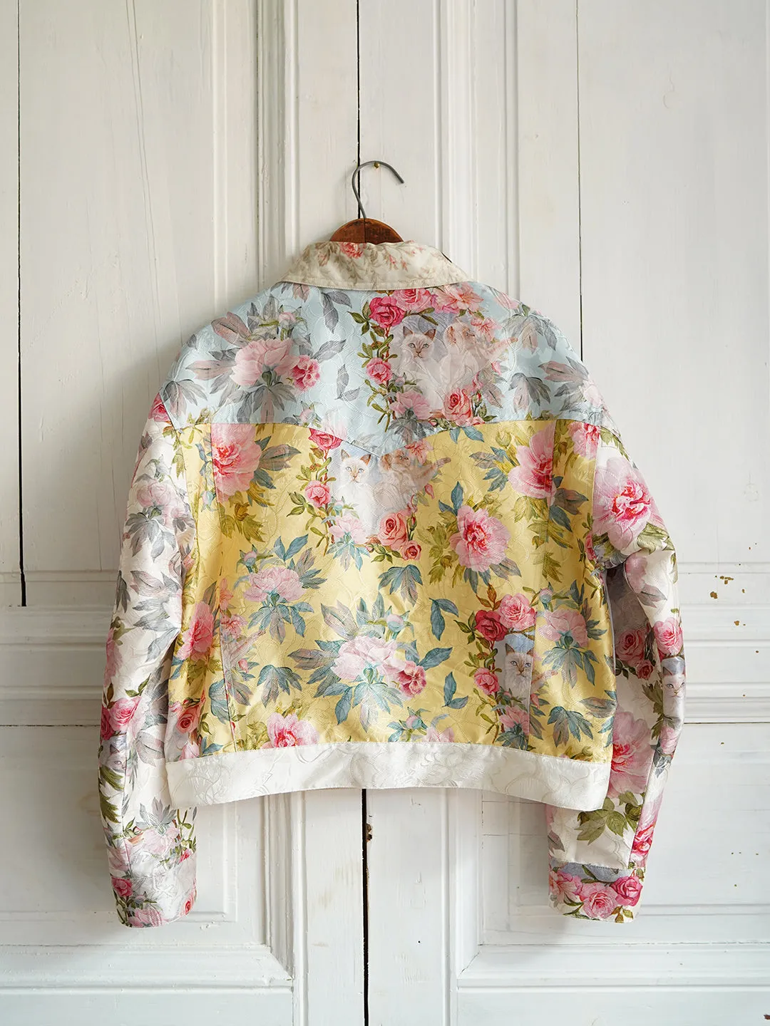 Unlogical Poem Classical Style Flower and Cat Brocade Patchwork Jacket